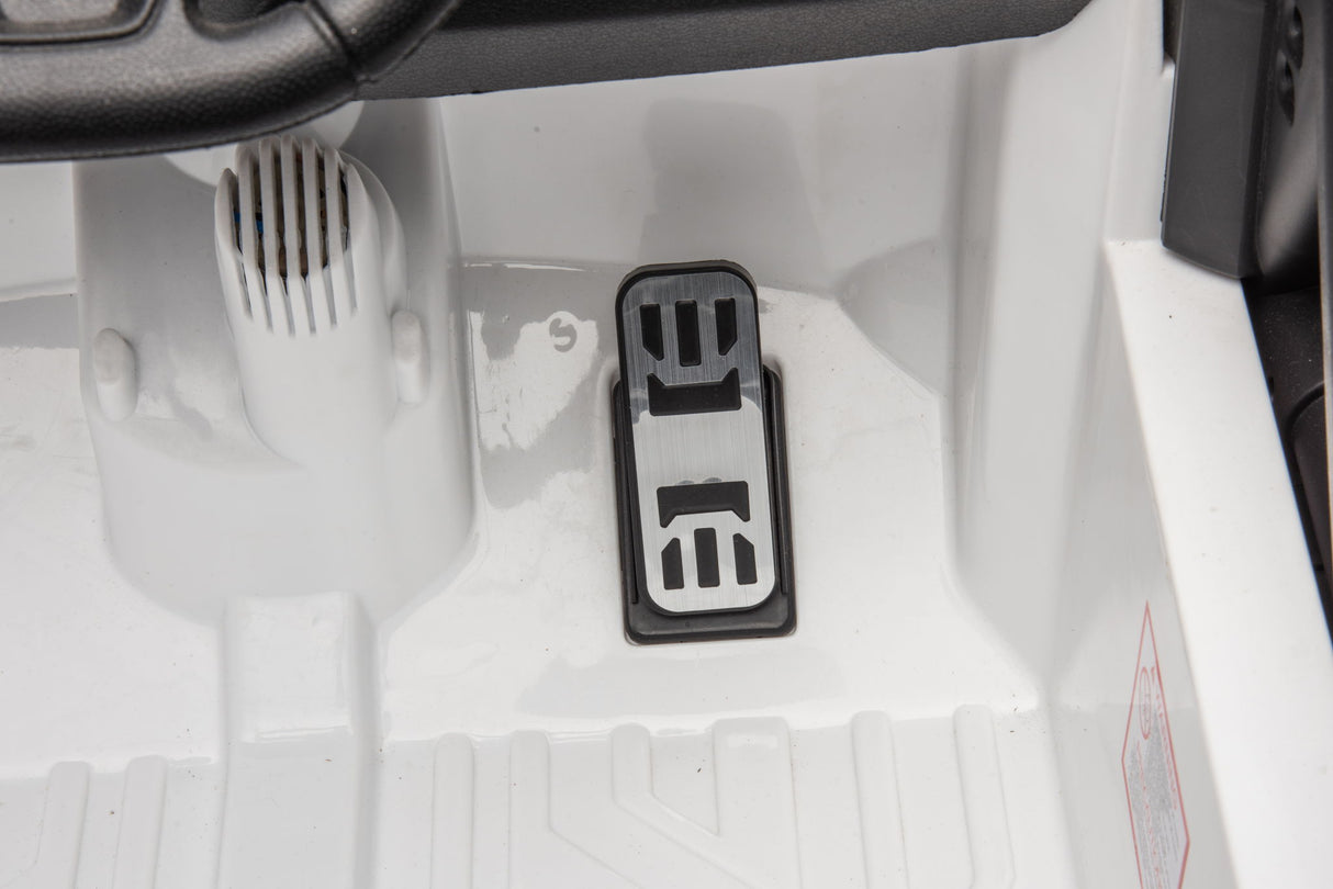 12V7A 30W*2 Four-Wheel Drive Seat One Button Start, Forward And Backward, High And Low Speed, Music, Front Light, Power Display, Two Doors Can Open, 2.4G R / C, Seat Belt Four Wheel Absorber