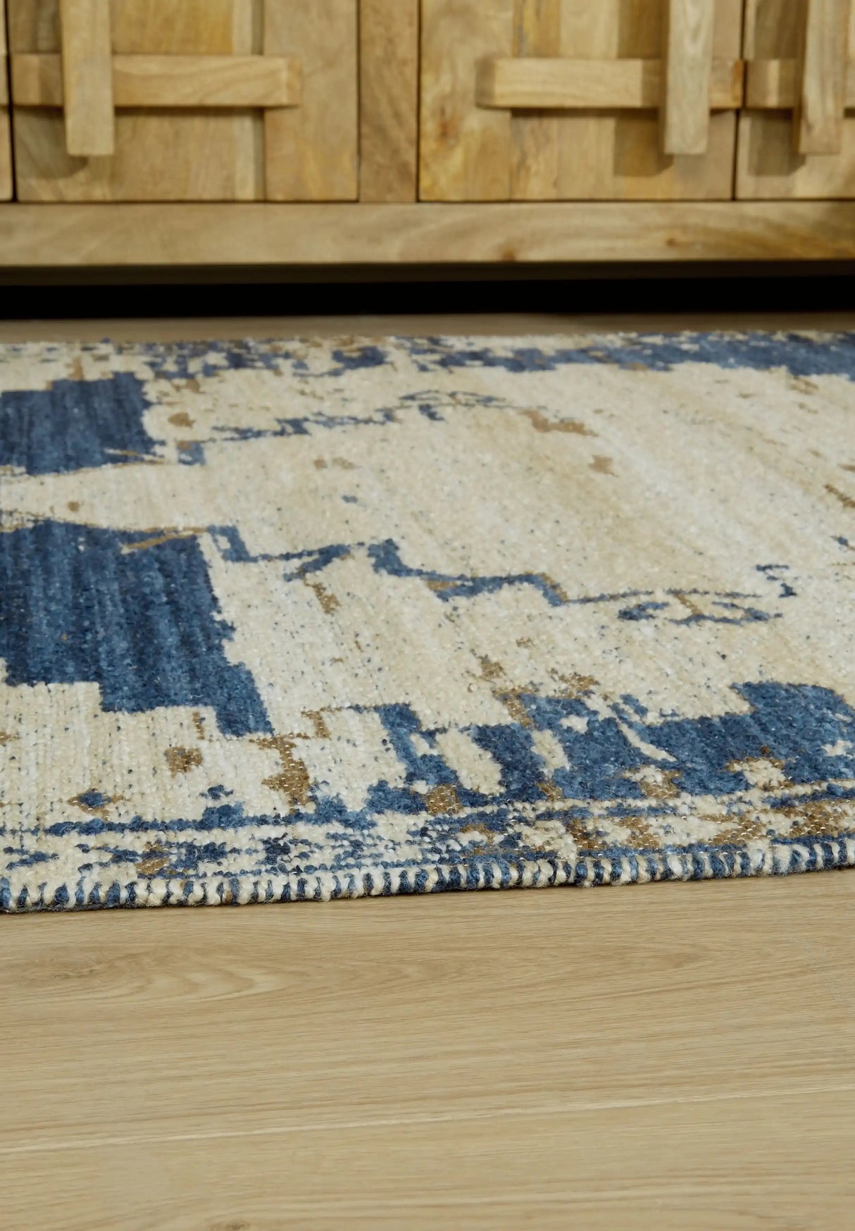 Varnler - Rug - Best Buy Furniture