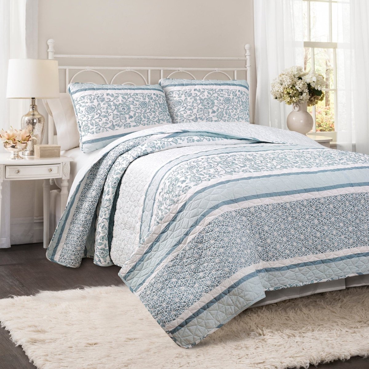 Nisha 3 Piece Quilt Set in Blue