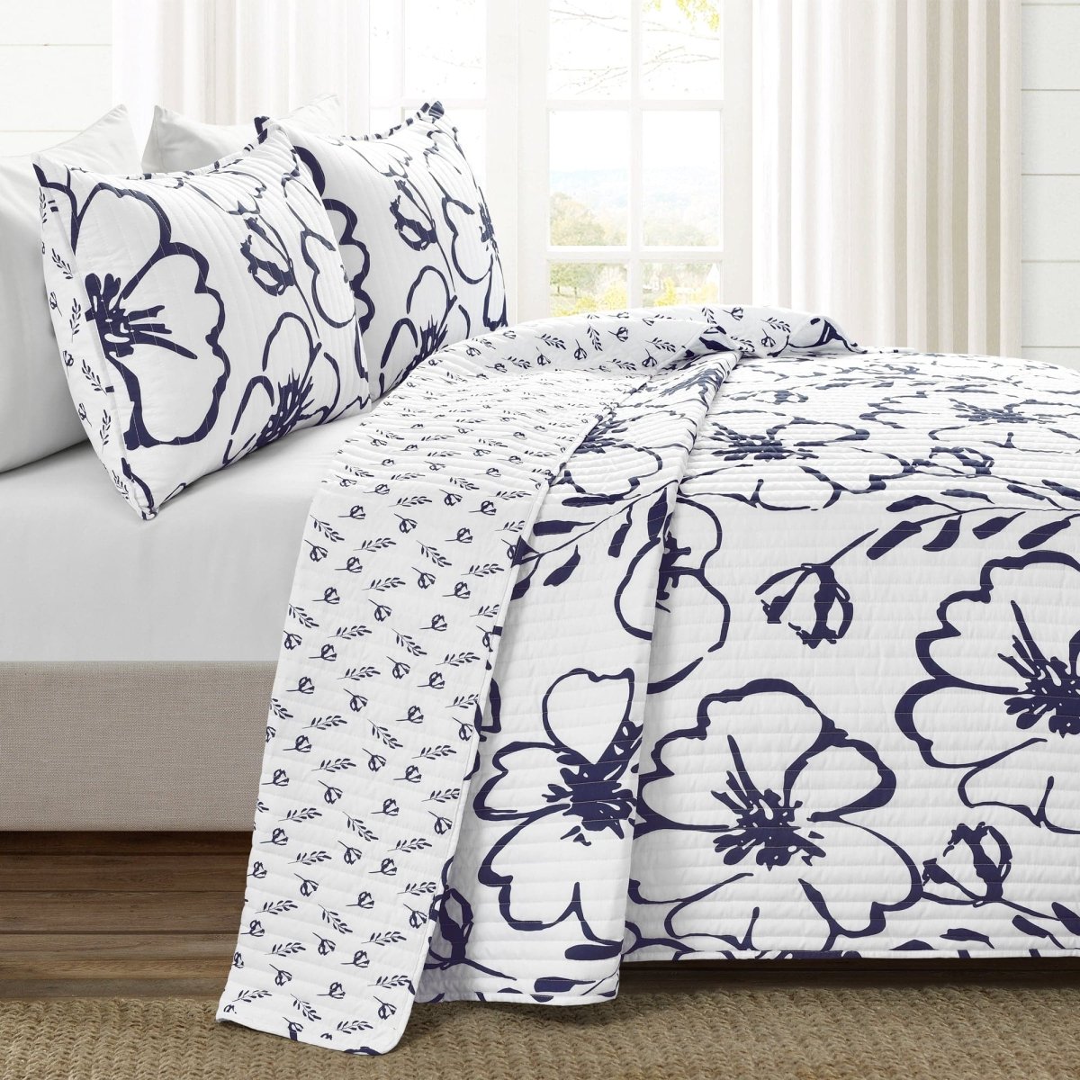 Scandinavian Floral Quilt 3 Piece Set