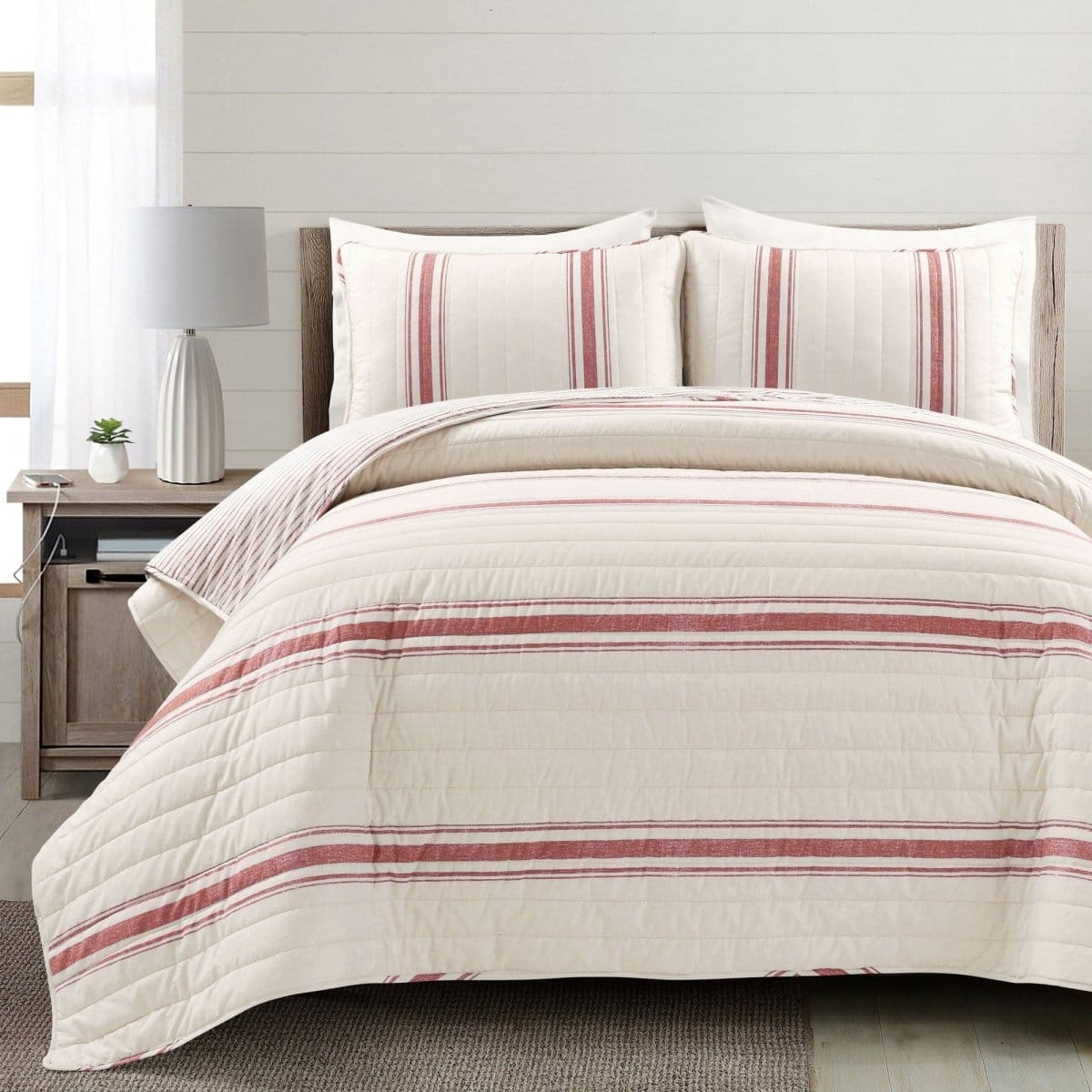 LushDecor Farmhouse Stripe Reversible Cotton Quilt Set in Red