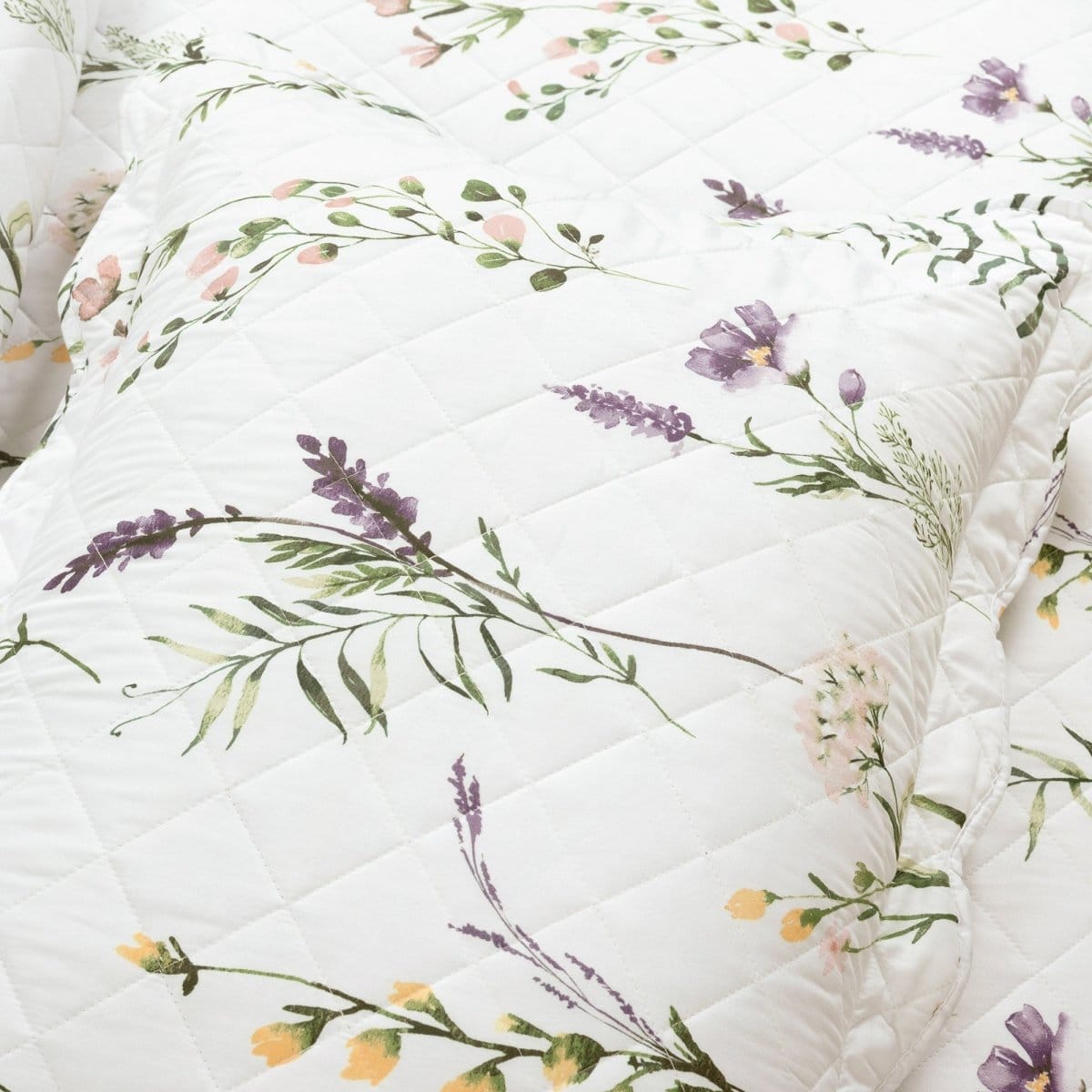 LushDecor Watercolor Wildflower Scallop Edge Floral 3 Piece Quilt Set - view 4