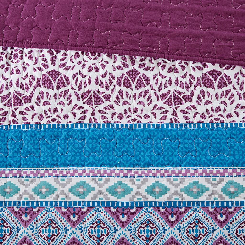 Full/Queen Reversible Quilt Set with Throw Pillows