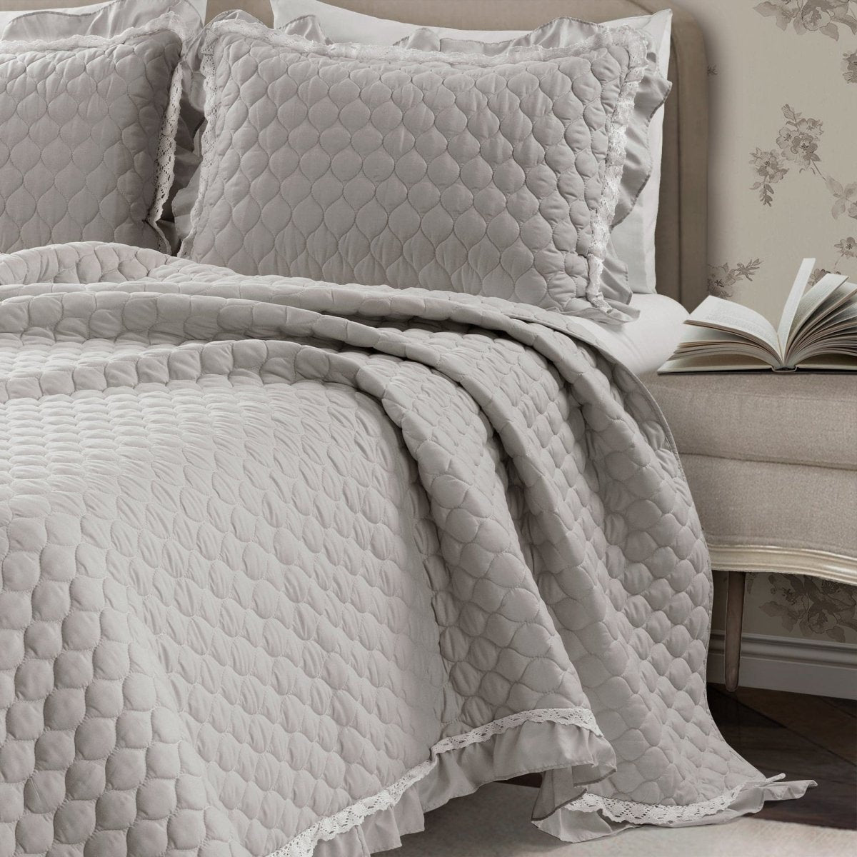 LushDecor Ella Ruffle Lace 3 Piece Quilt Set - view 4