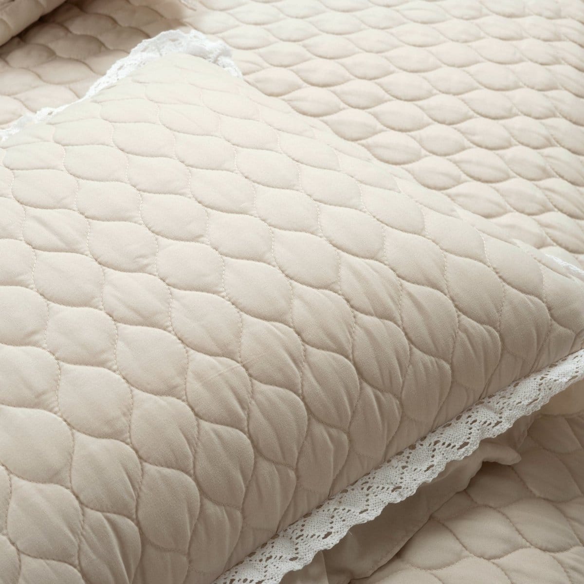 LushDecor Ella Ruffle Lace 3 Piece Quilt Set - view 9
