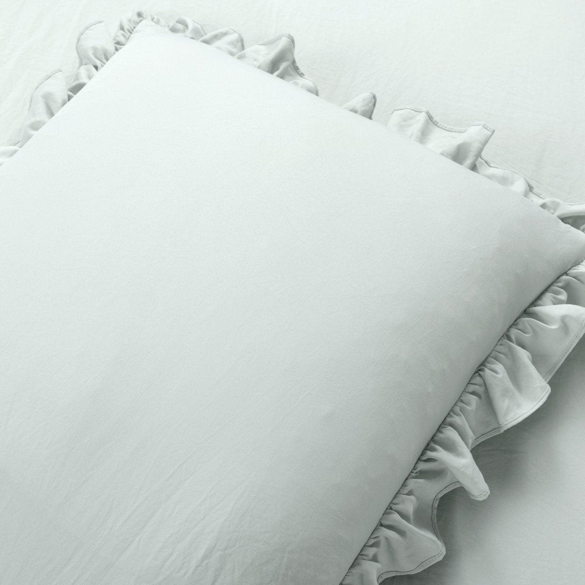 Ruffle Skirt Bedspread Set by LushDecor