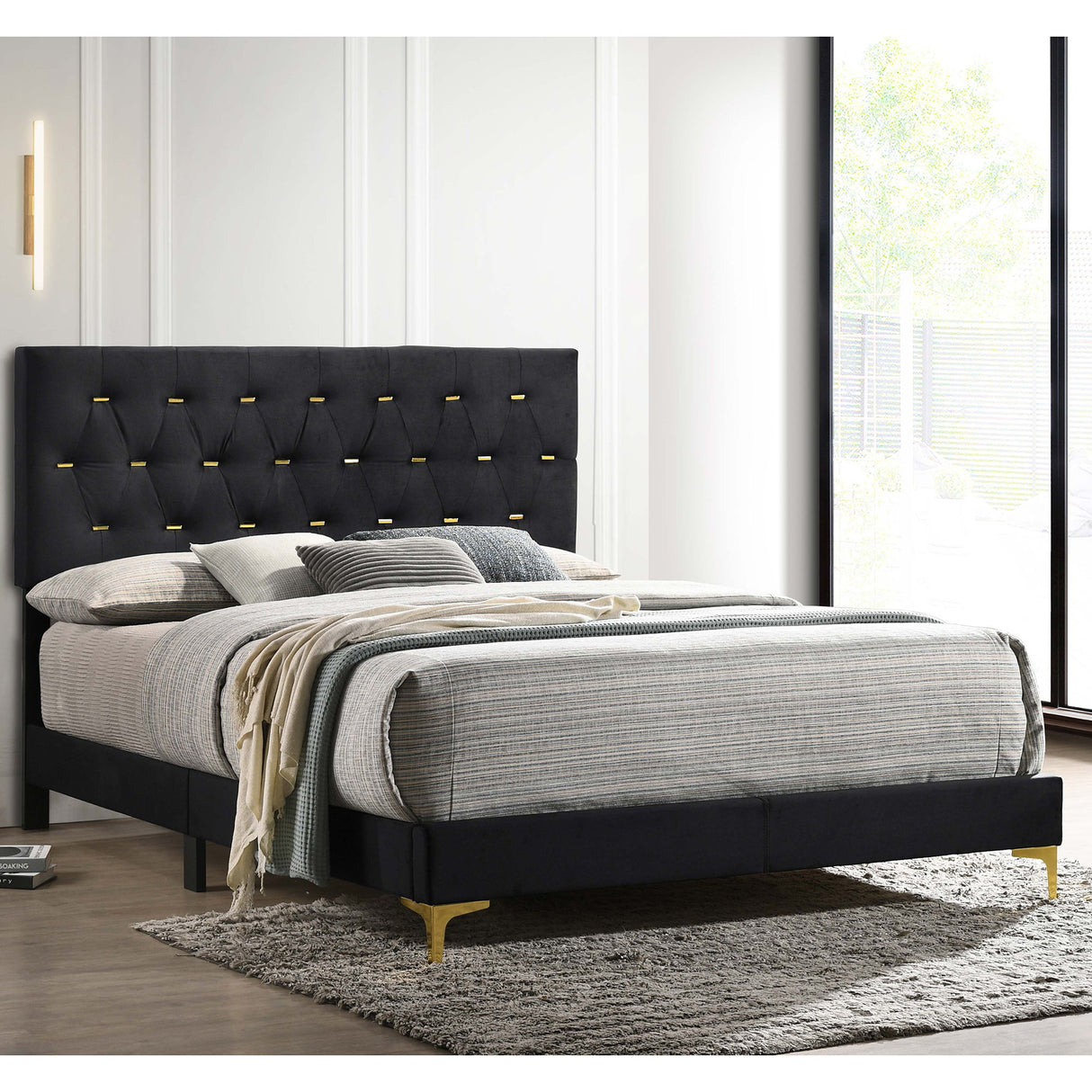 James - Panel Bed