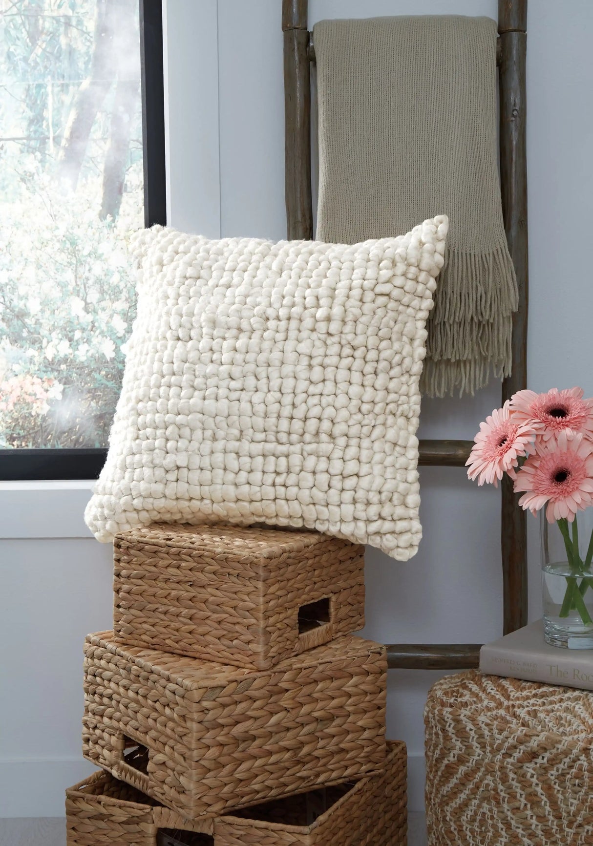 Aavie - Pillow - Best Buy Furniture
