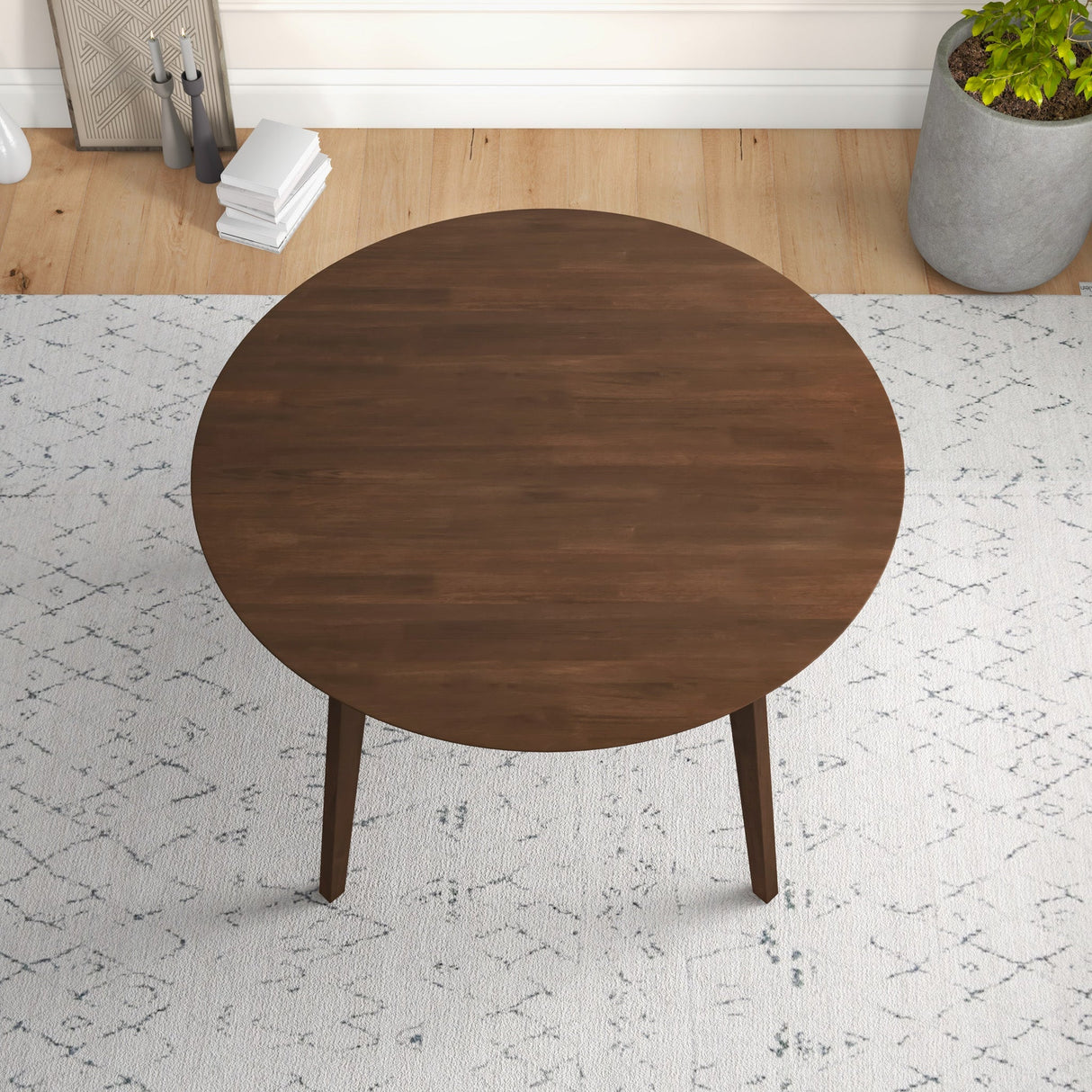Lara Dining Table (Walnut)