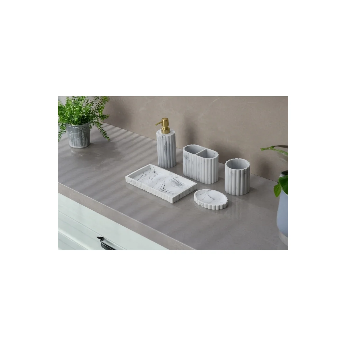 8 Piece Resin Bathroom Accessories Set