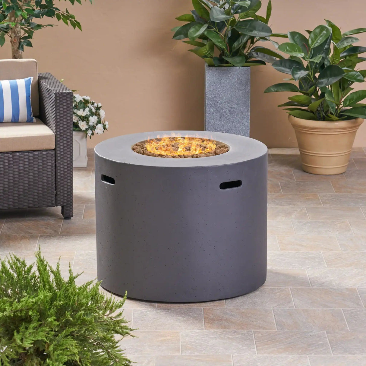 Round Iron Fire Pit With 40,000 Btu - Best Buy Furniture