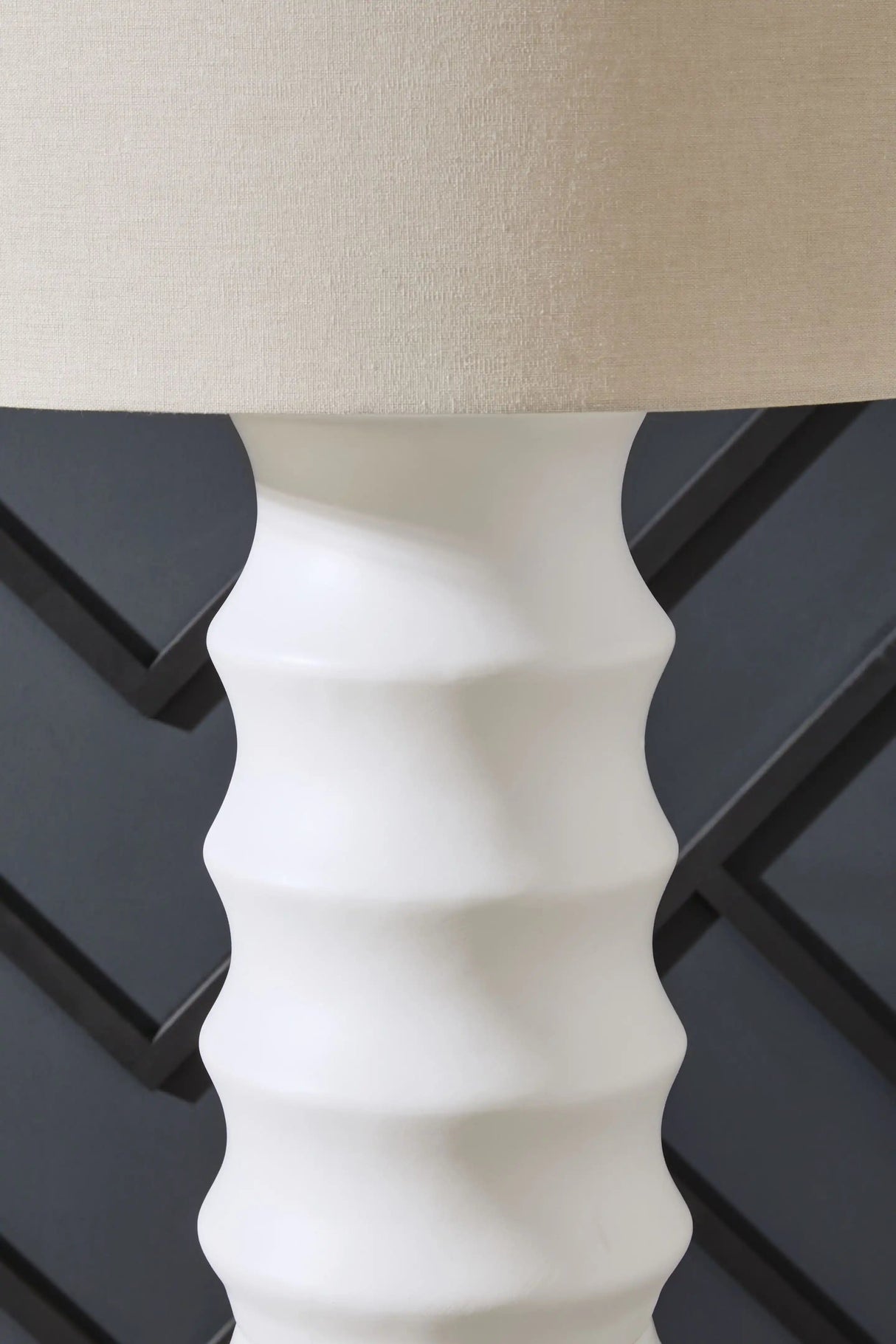 Veraleigh - Poly Lamp - Best Buy Furniture