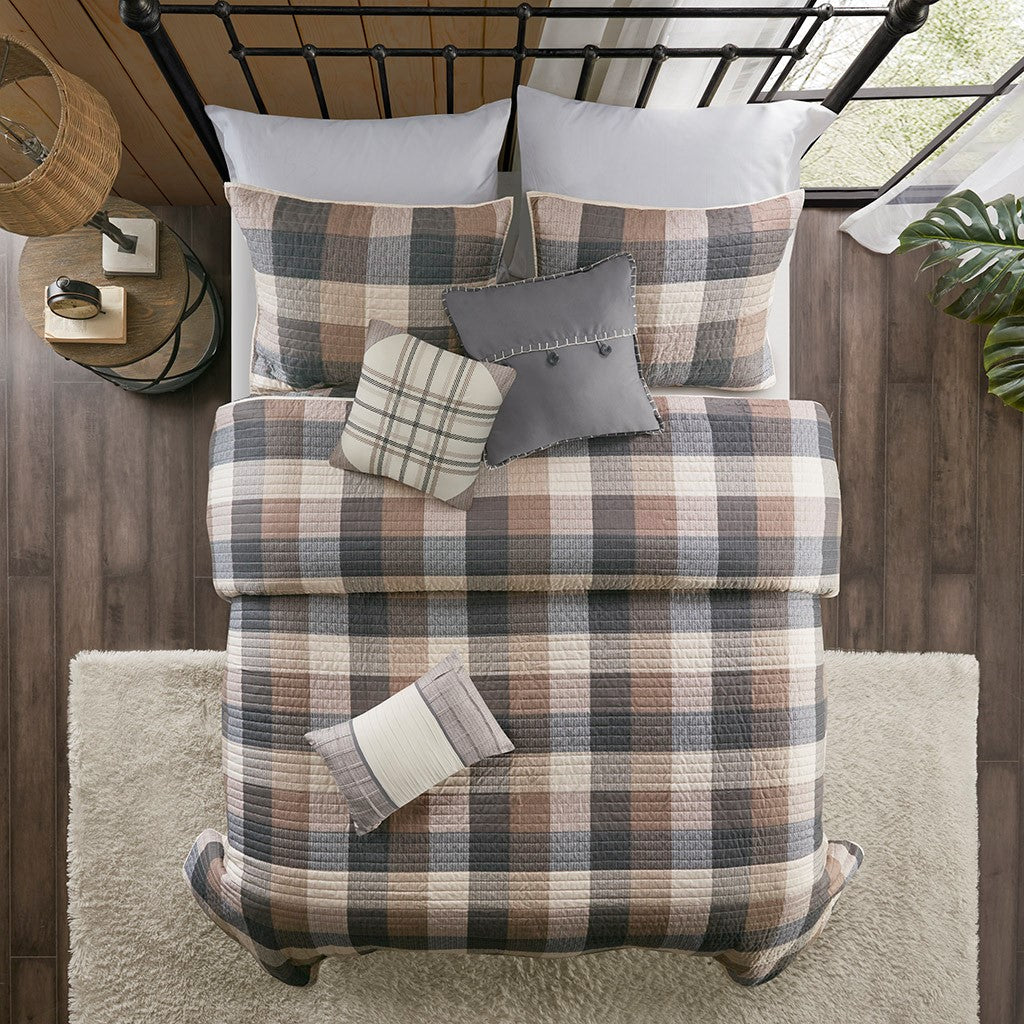 6 Piece Printed Herringbone Quilt Set with Throw Pillows