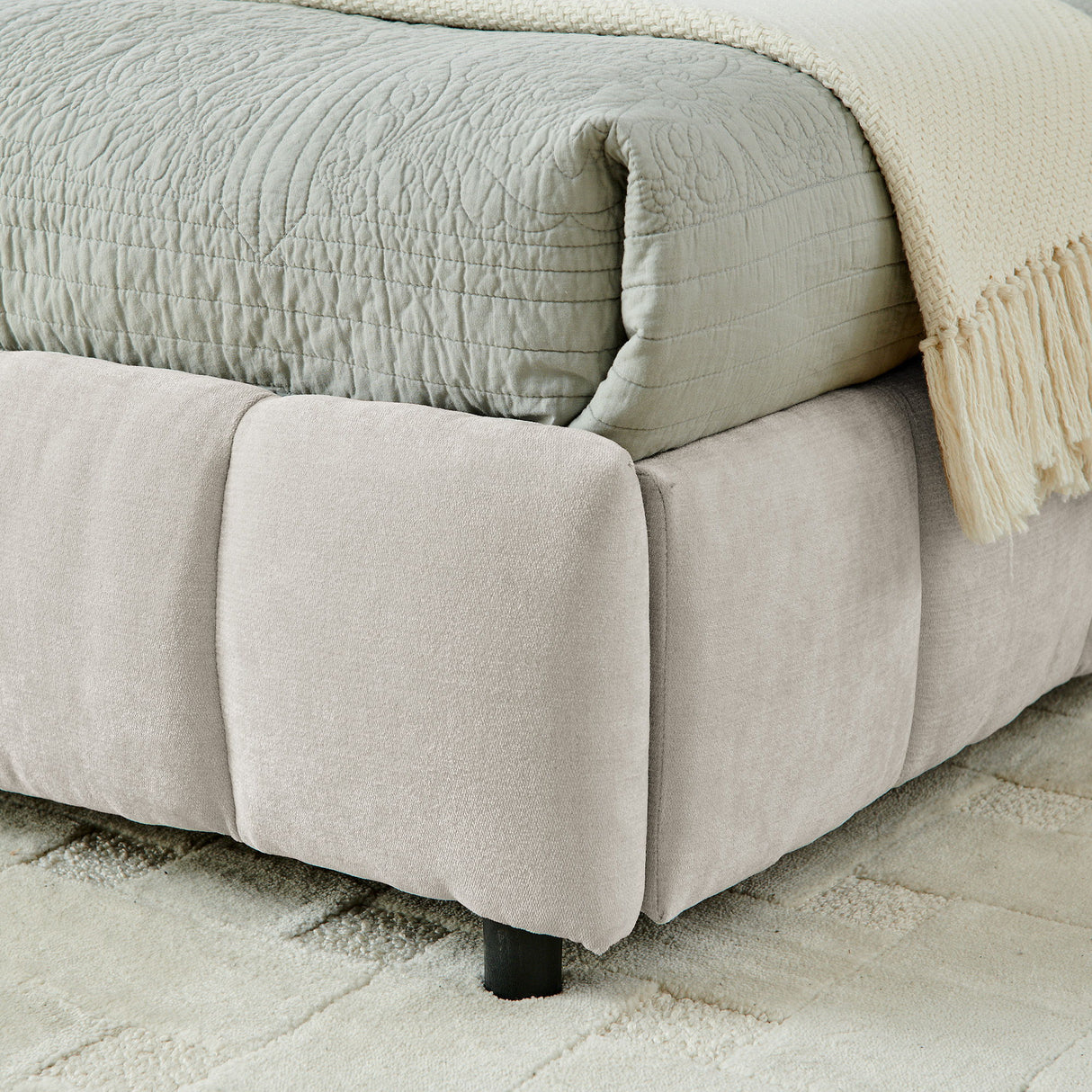 Modern Platform Bed Frame With Thick Fabric