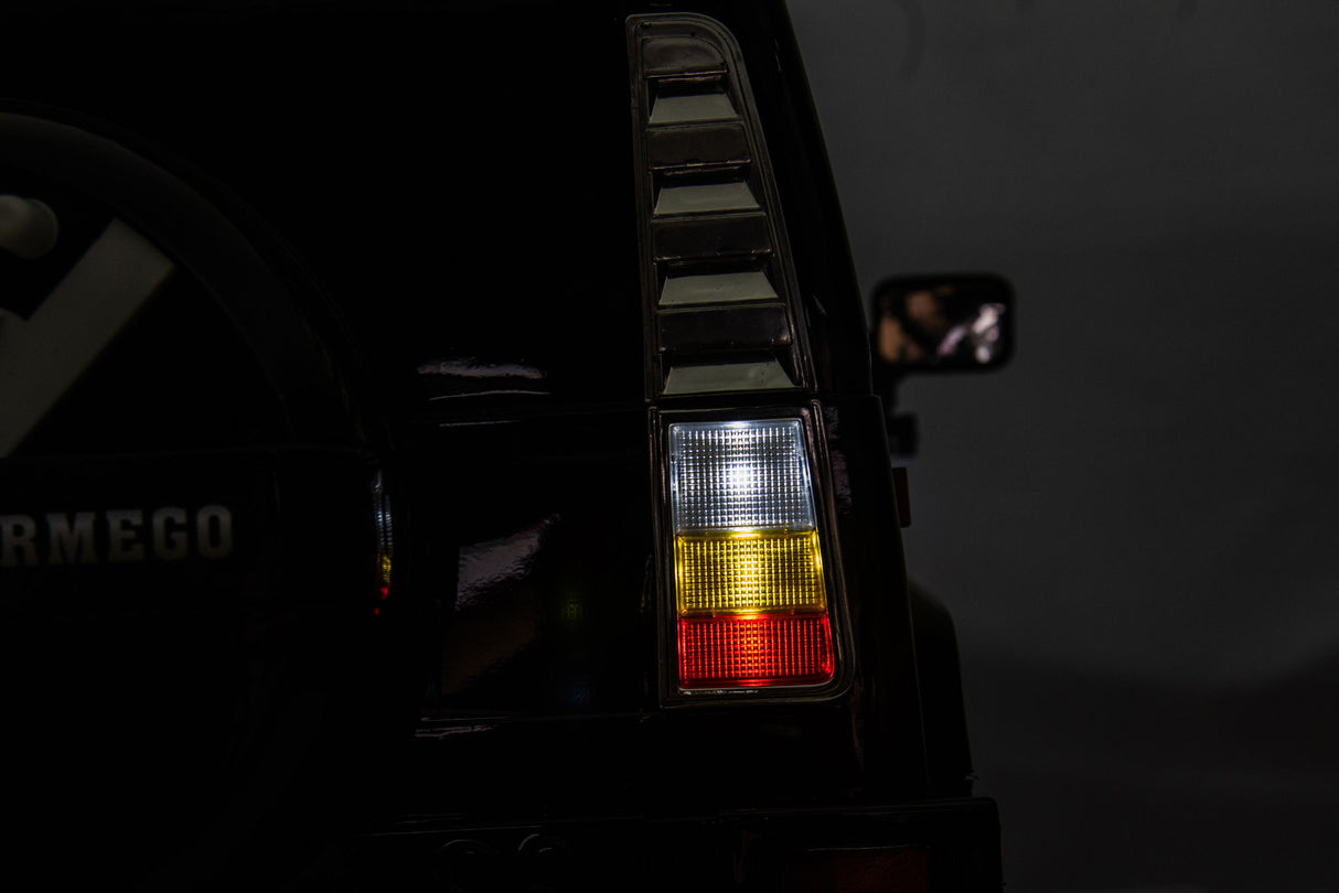 12V7A 30W*2 Four-Wheel Drive Seat One Button Start, Forward And Backward, High And Low Speed, Music, Front Light, Power Display, Two Doors Can Open, 2.4G R / C, Seat Belt Four Wheel Absorber