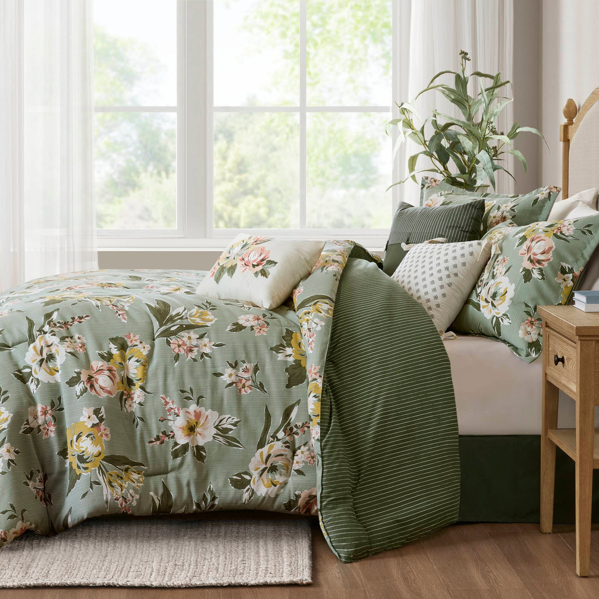 7-Piece Queen Vin Floral Comforter Set, Green