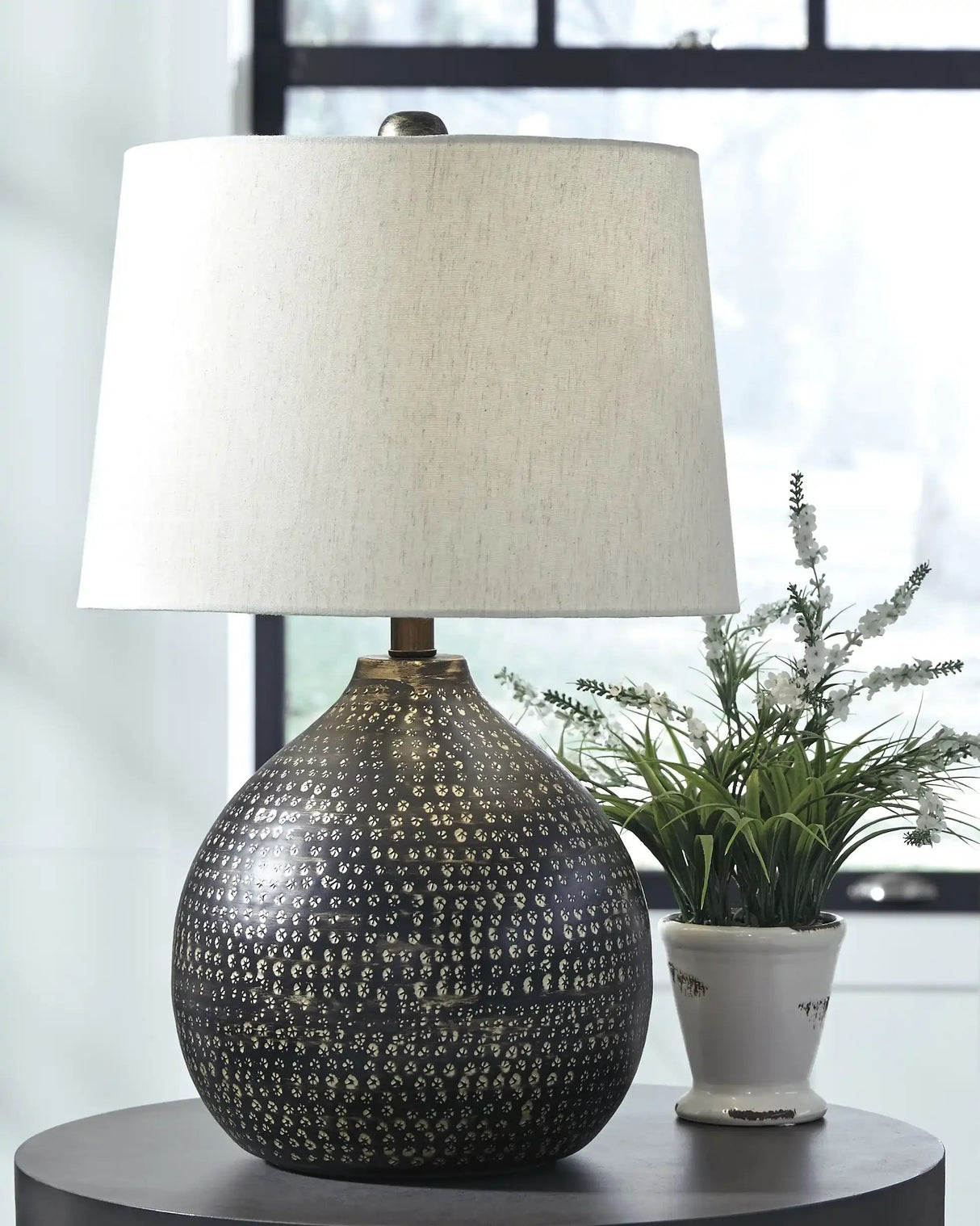 Maire - Metal Table Lamp - Black / Gold Finish - Best Buy Furniture