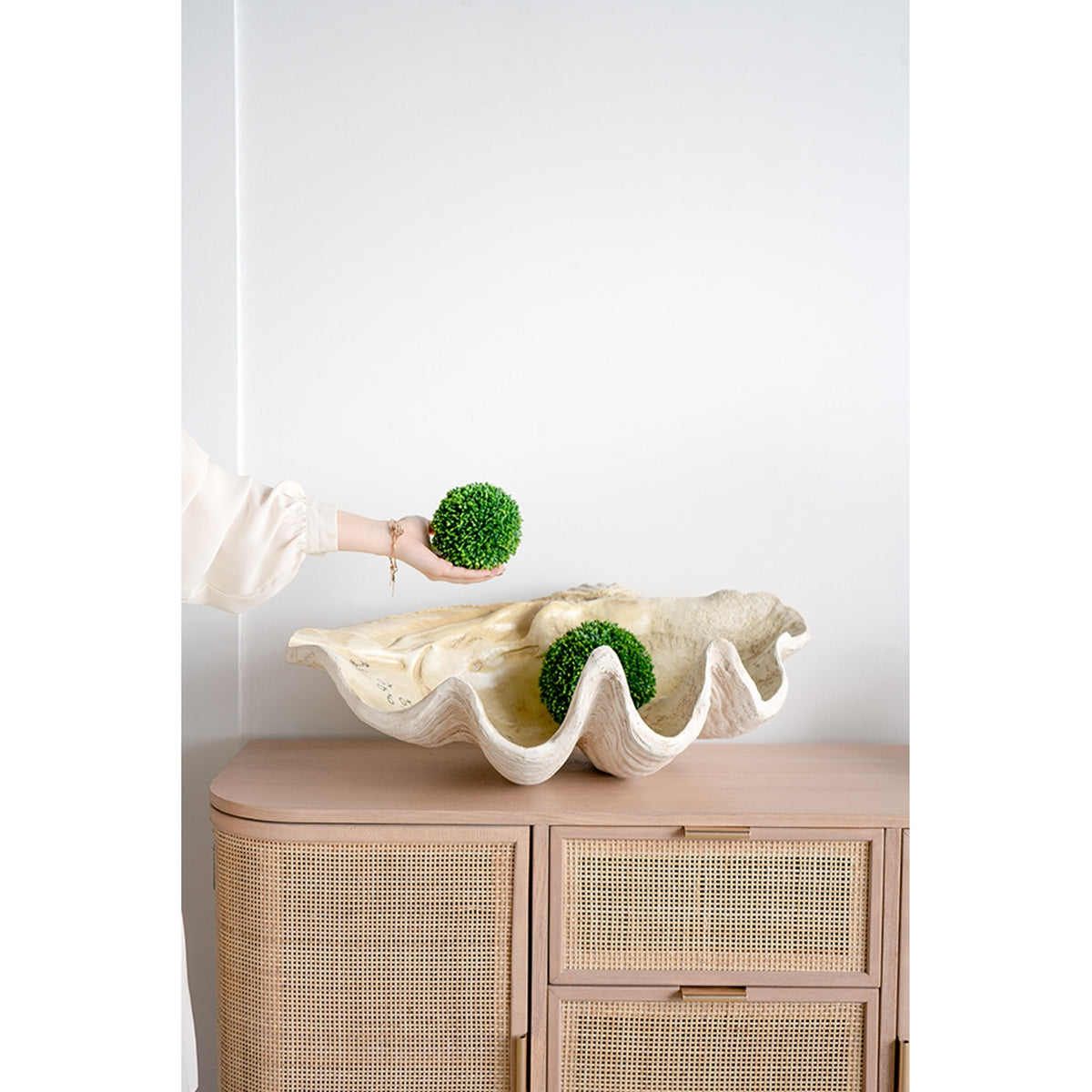 Large Clam Shell Accent, Coastal Style, 25.3-Inch, Cream