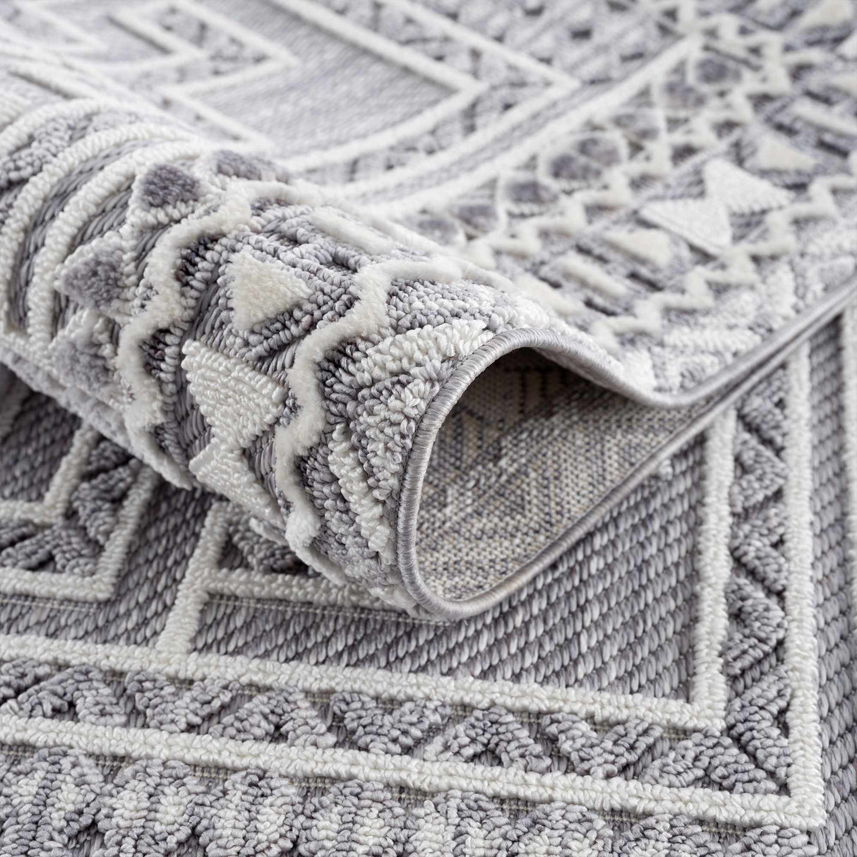 Alya 3D Saxony with Fringes Area Rug - Clearance