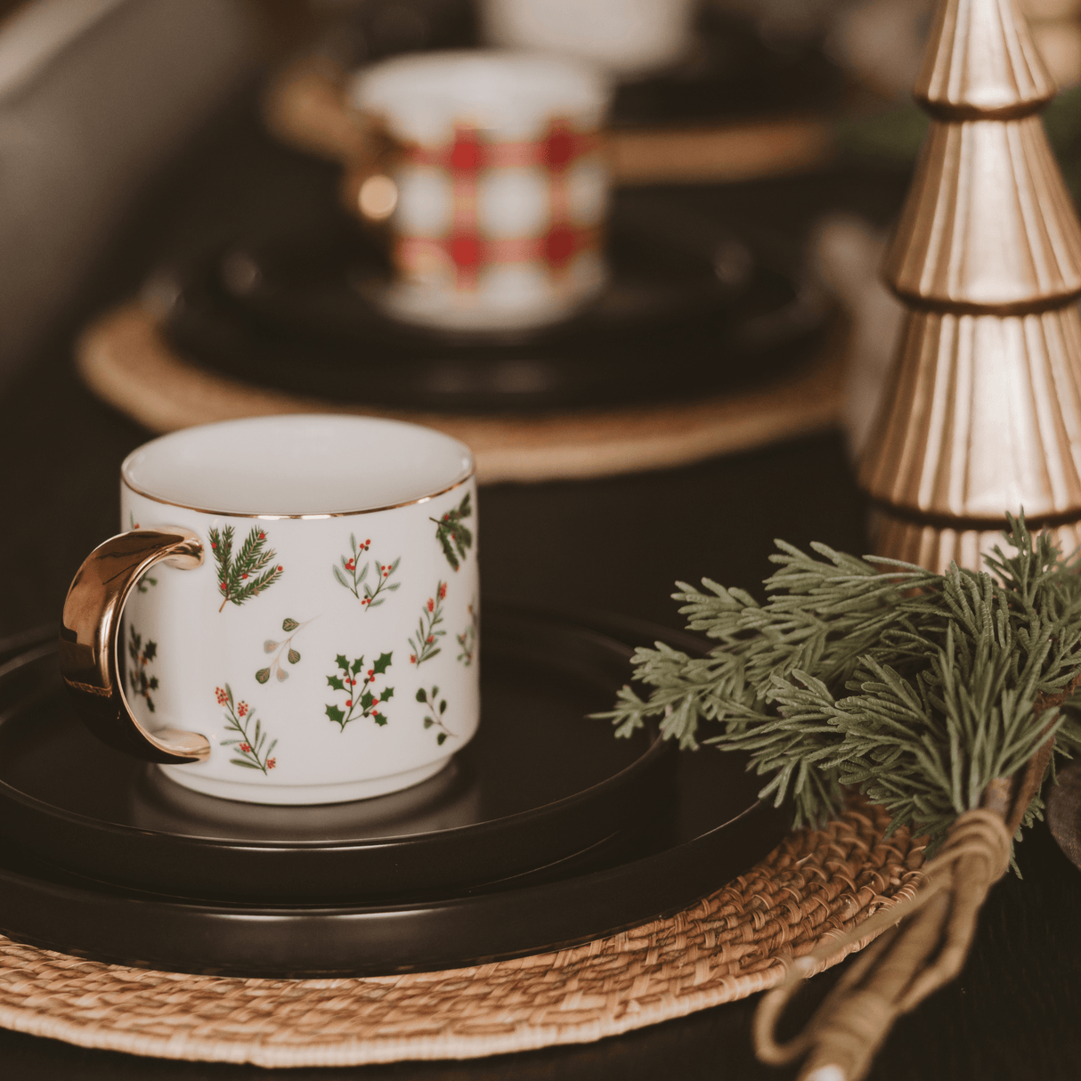 Holiday Greenery 14oz Gold Handle Coffee Mug