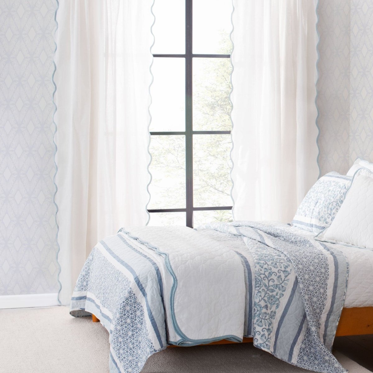 Nisha 3 Piece Quilt Set in Blue