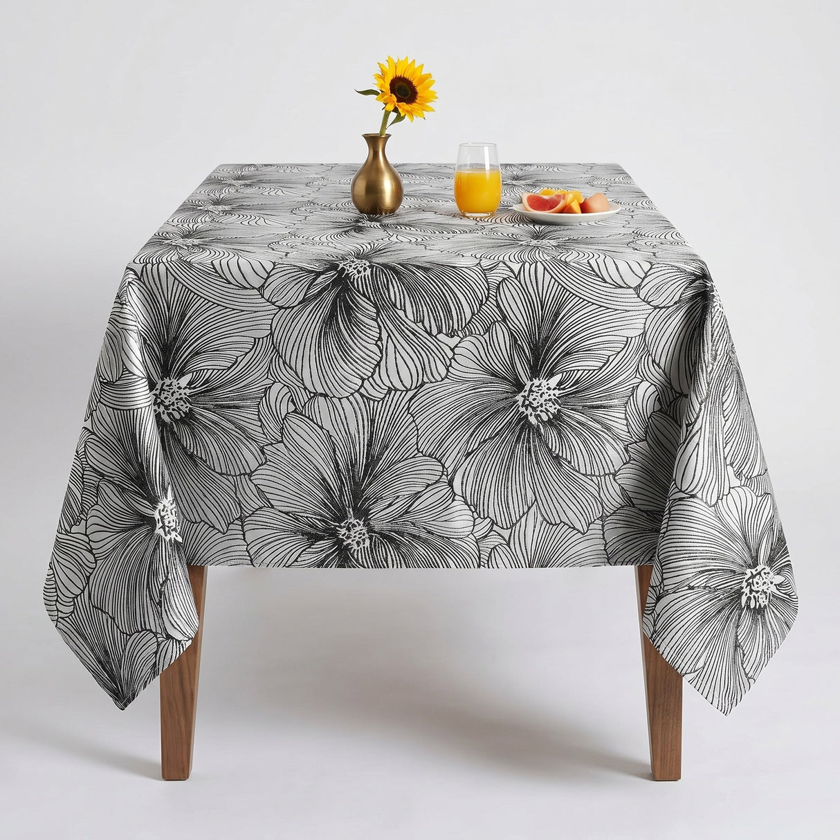 Delhi Metallic Flower Jacquard Tablecloth – Onyx