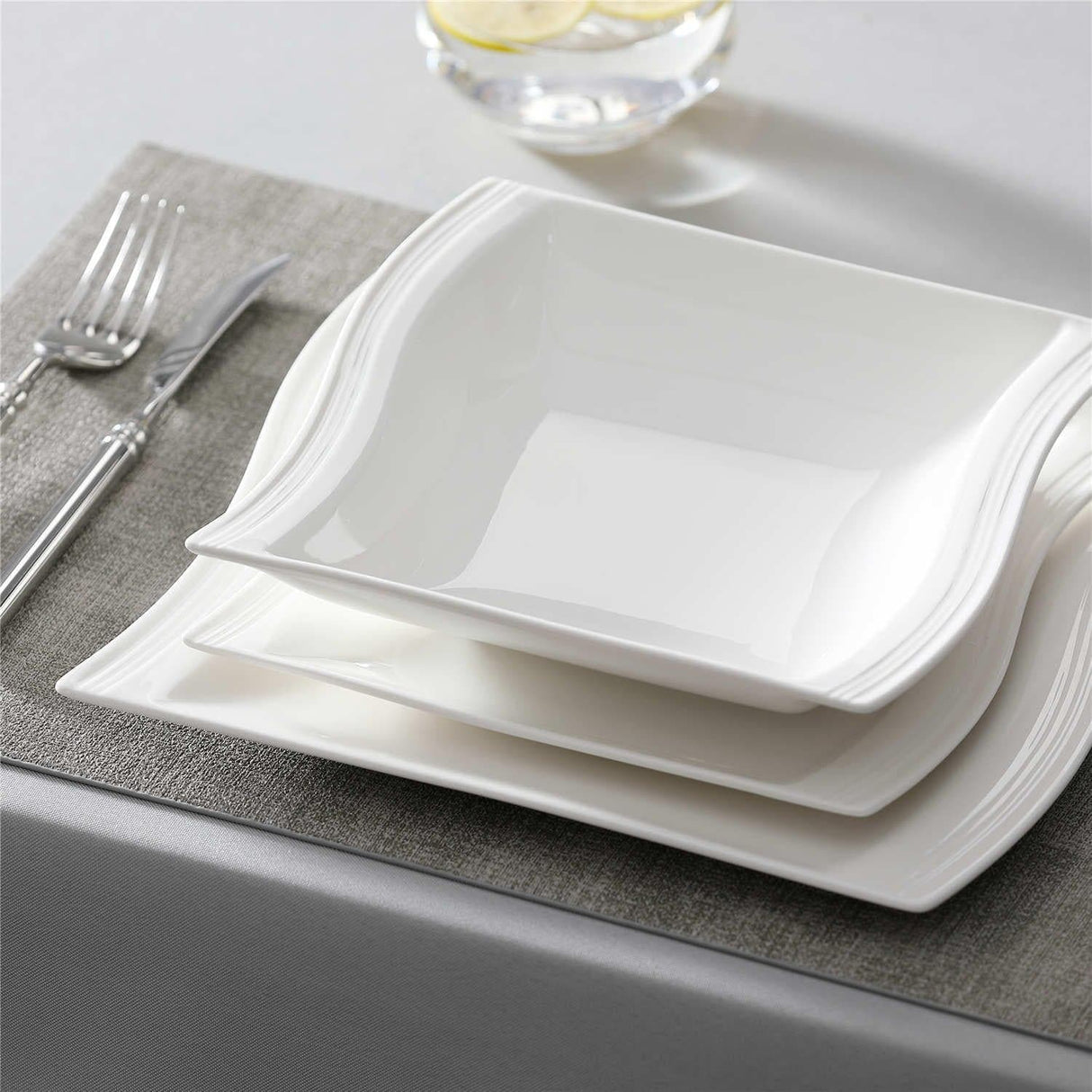 Flora 30 Piece Dinnerware Set