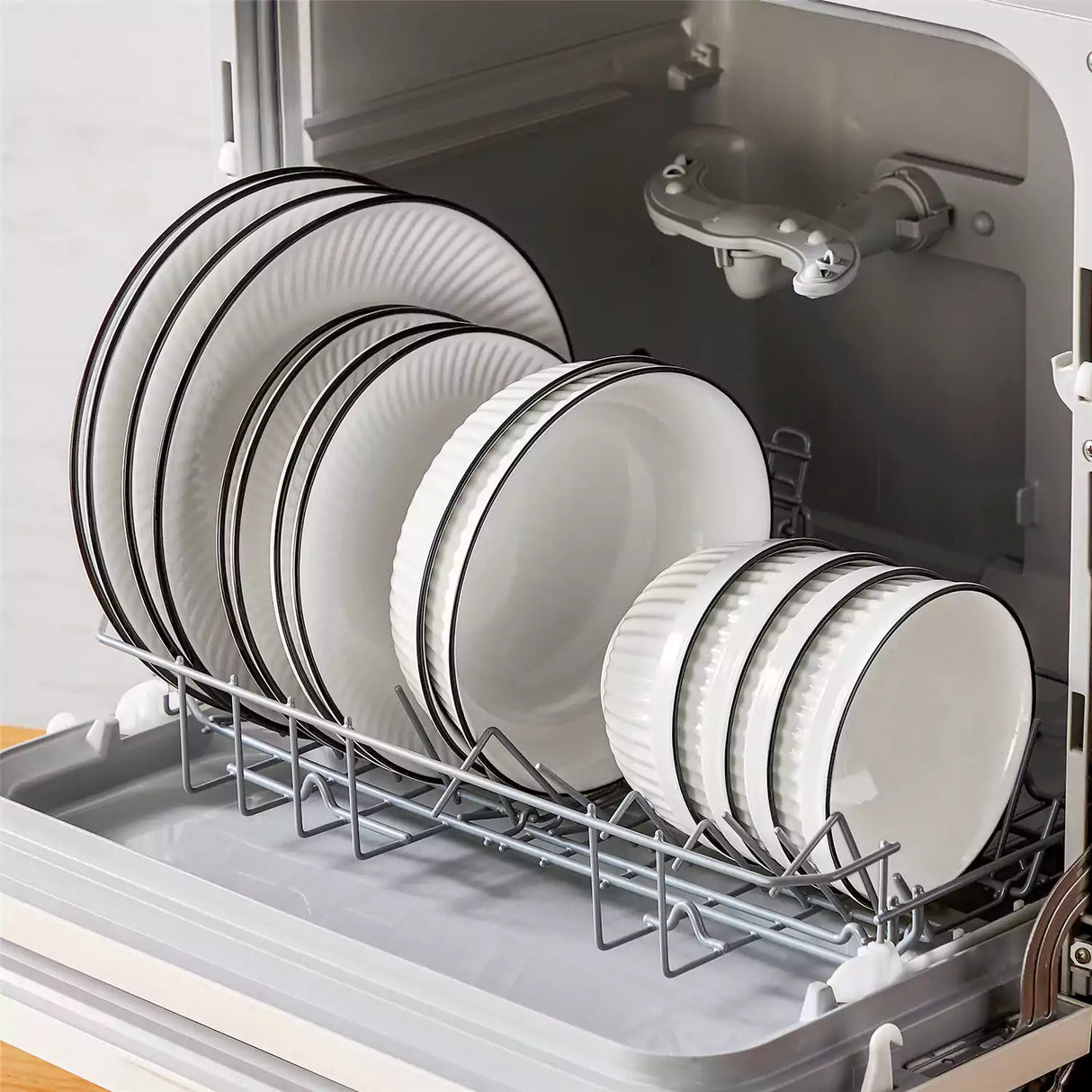 Leila 16 Piece Dinnerware Set