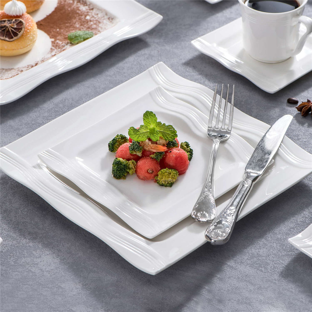 Mario 30 Piece Dinnerware Set