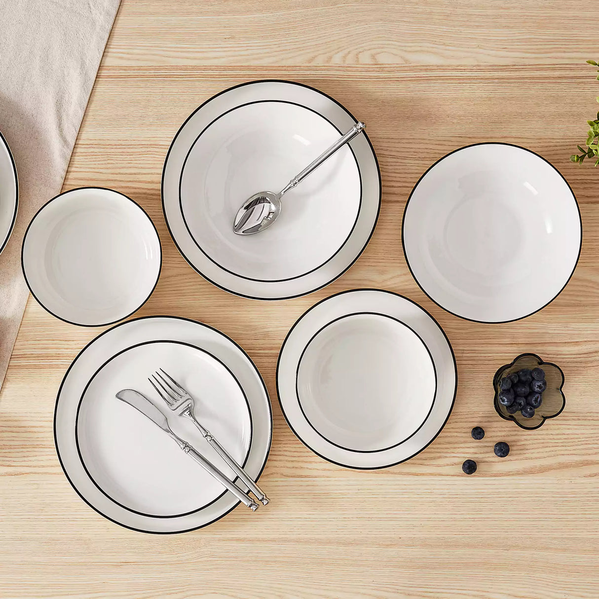 Mina 16 Piece Dinnerware Set