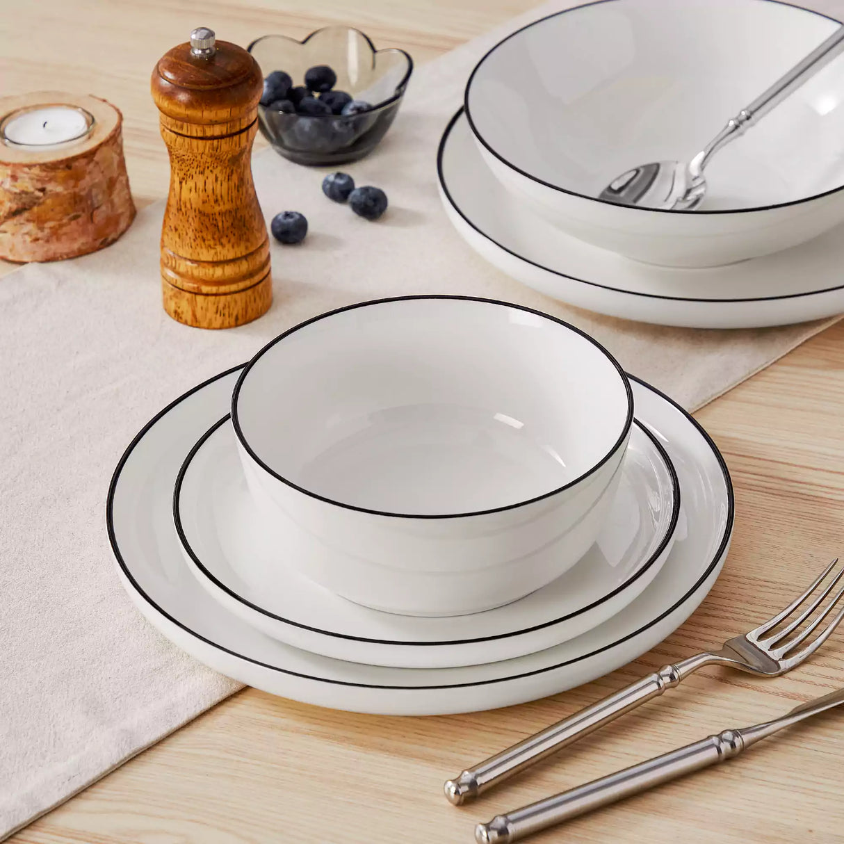 Mina 16 Piece Dinnerware Set