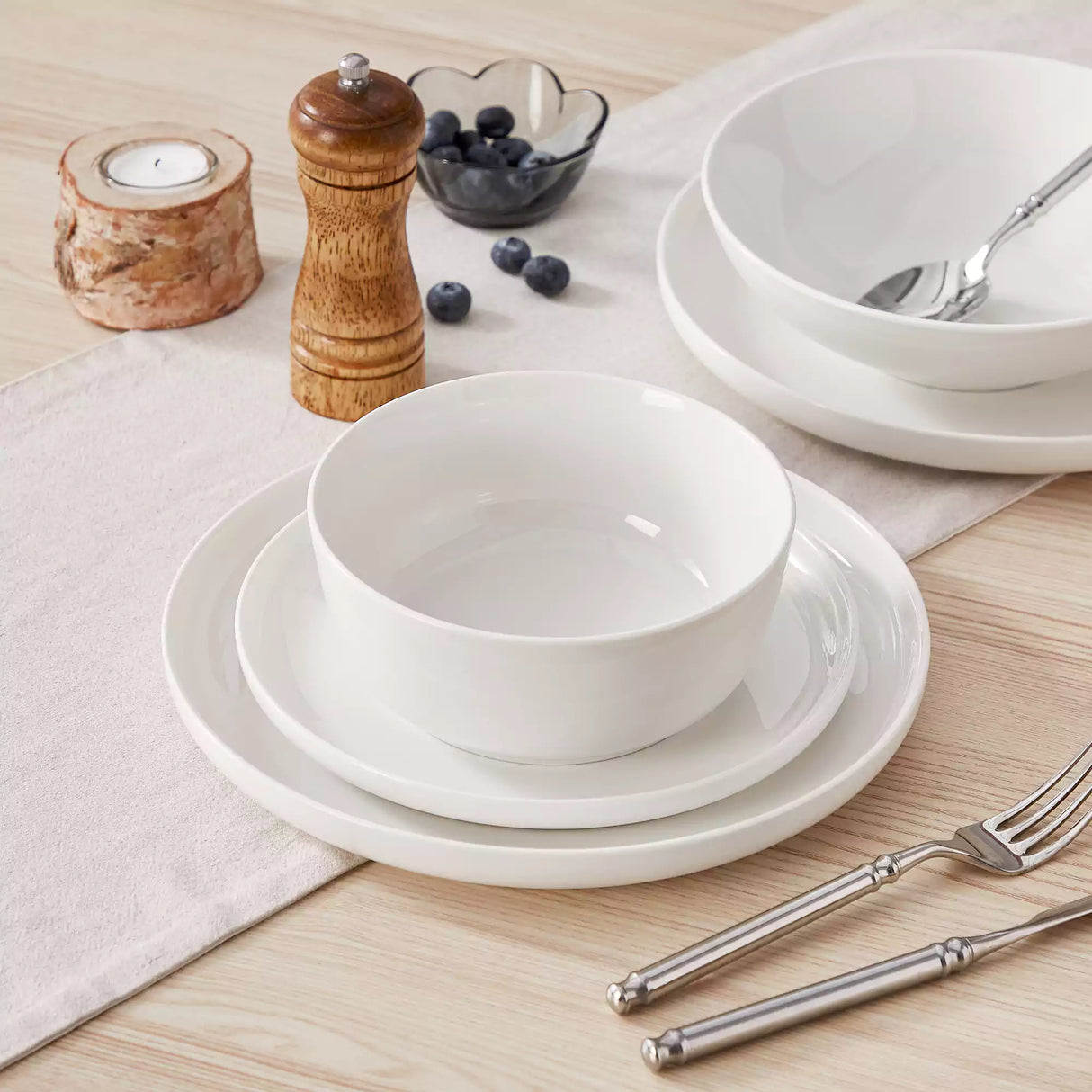Mina 24 Piece Dinnerware Set