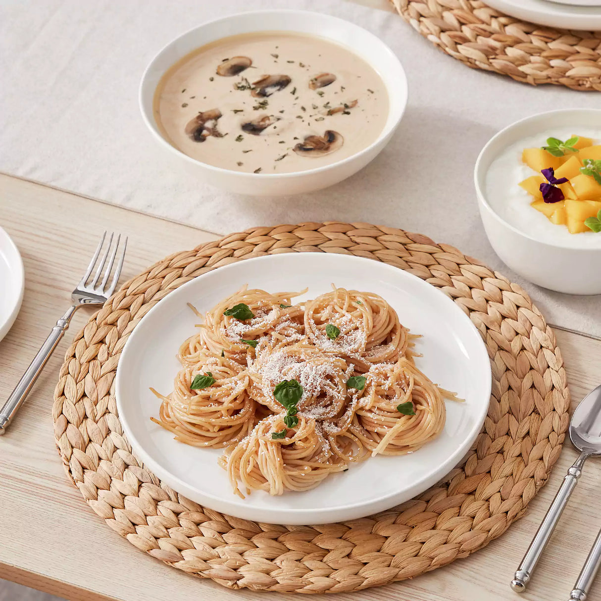 Mina 24 Piece Dinnerware Set