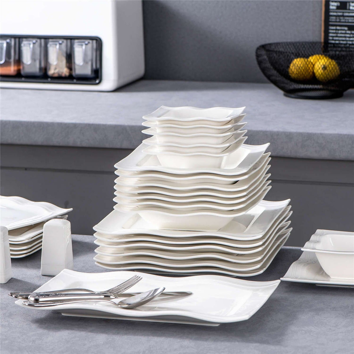 Mario 28 Piece Dinnerware Set