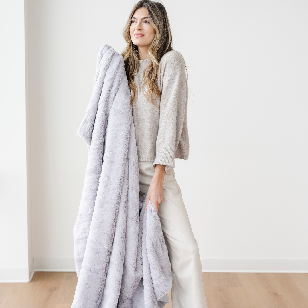 Saranoni PATTERNED FAUX FUR XL THROW BLANKETS in Dove