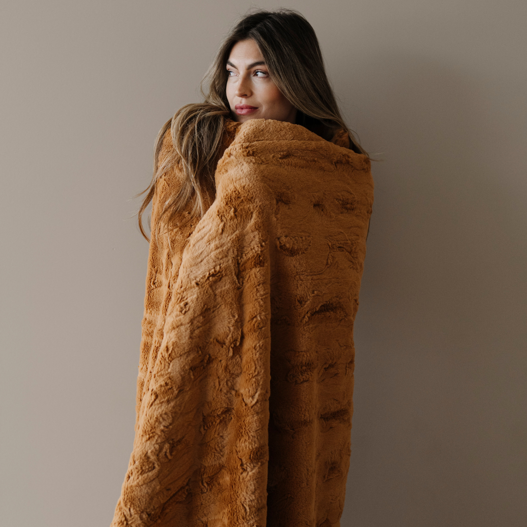 Saranoni PATTERNED FAUX FUR XL THROW BLANKETS in Copper