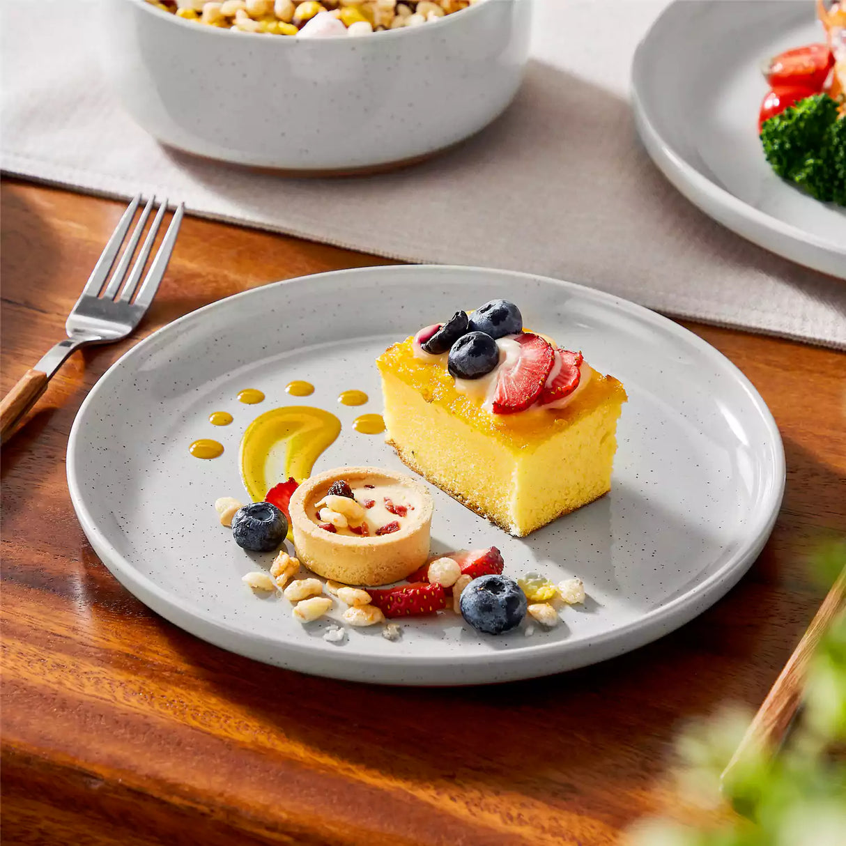 Tara 18 Piece Stoneware Dinnerware Set