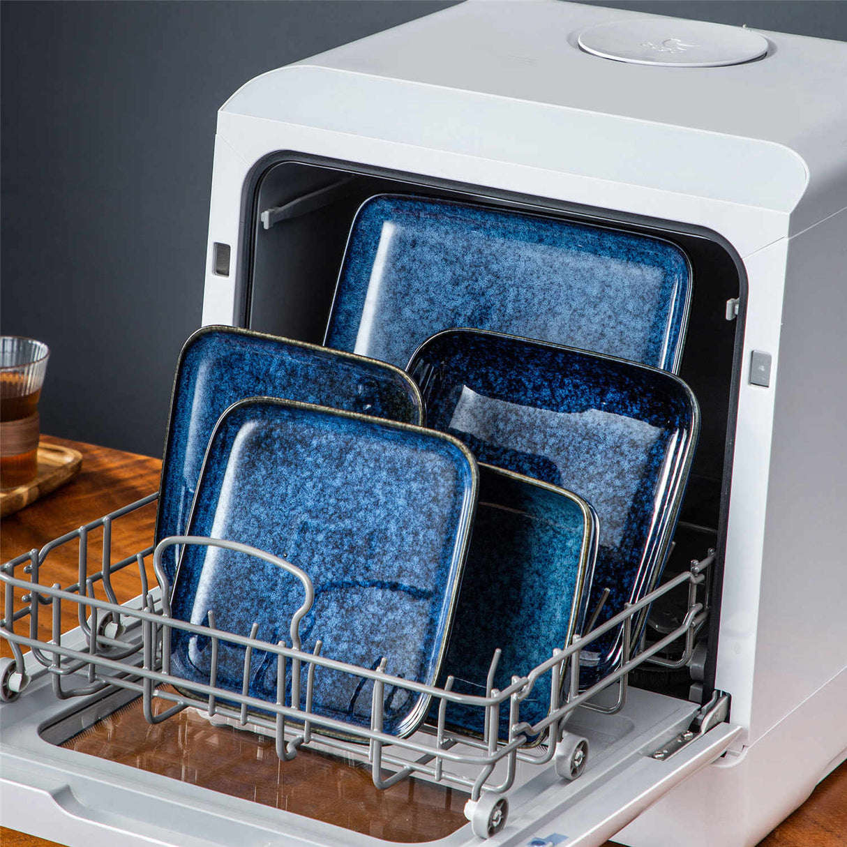 Stern 16 Piece Dinnerware Set