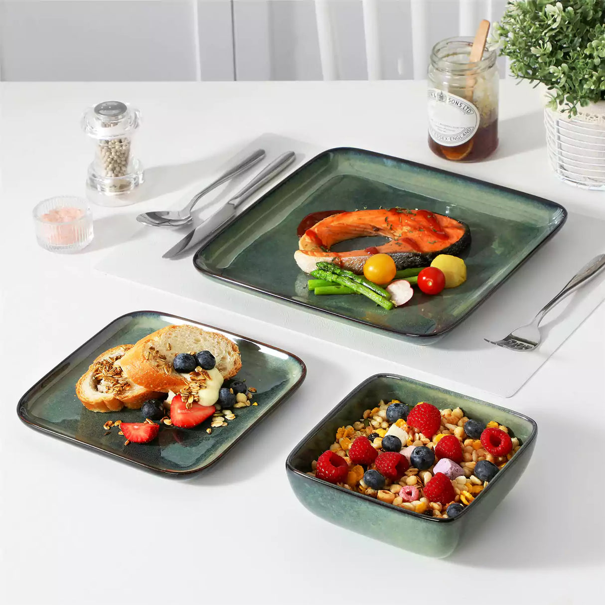 Stern 18 Piece Dinnerware Set