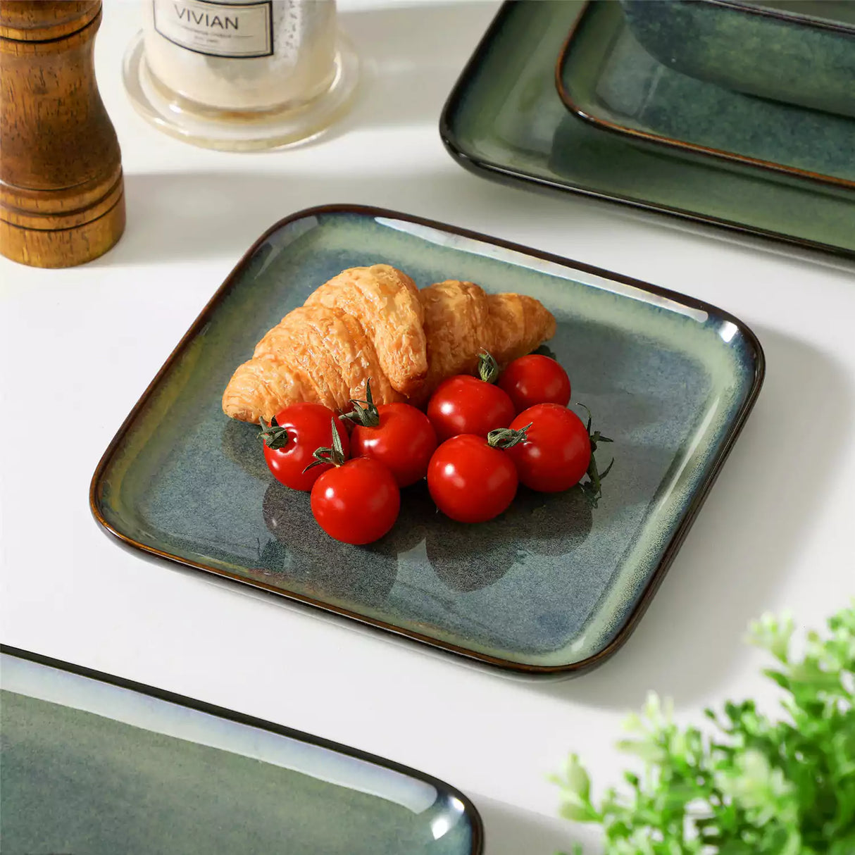 Stern 18 Piece Dinnerware Set