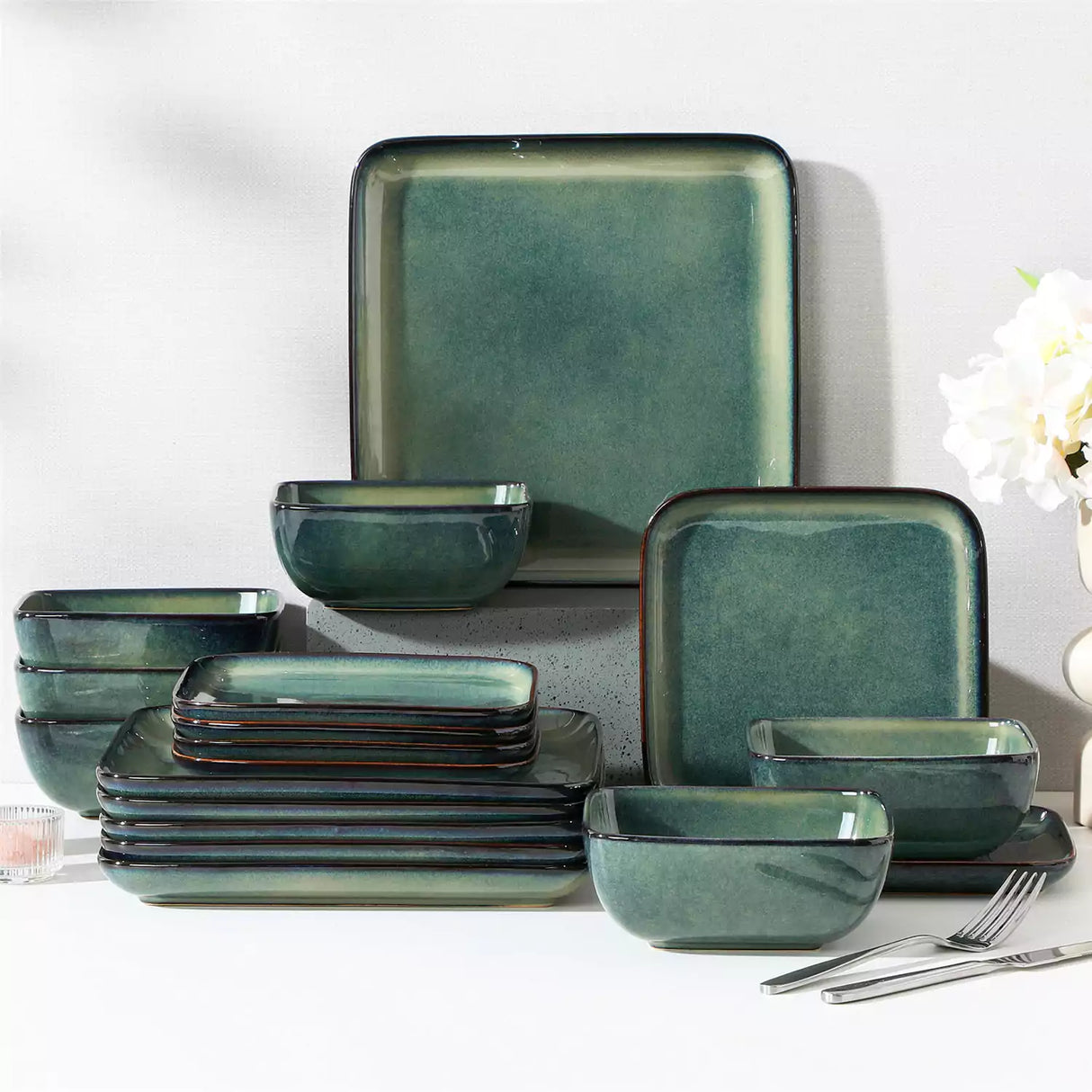 Stern 18 Piece Dinnerware Set