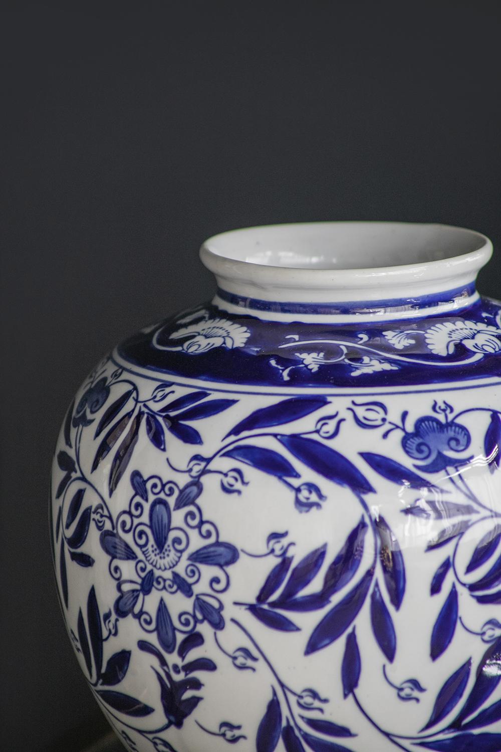 8.5x8.5x9" Porcelain Decorative Flower Vase