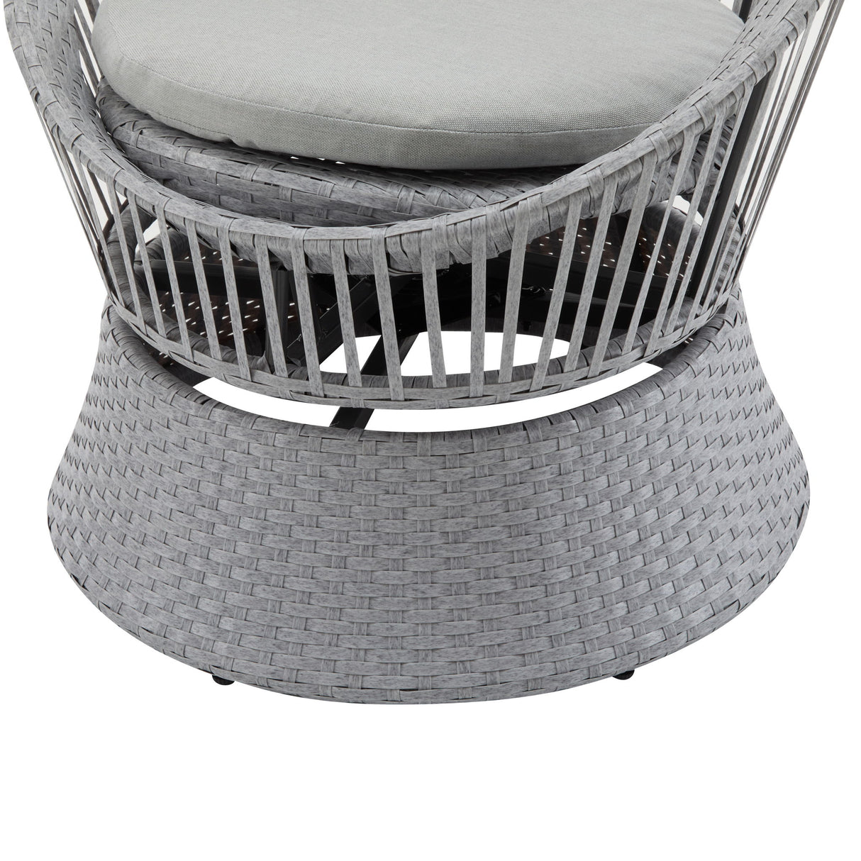 Modern Swivel Wicker Lounge Chair With Round Design