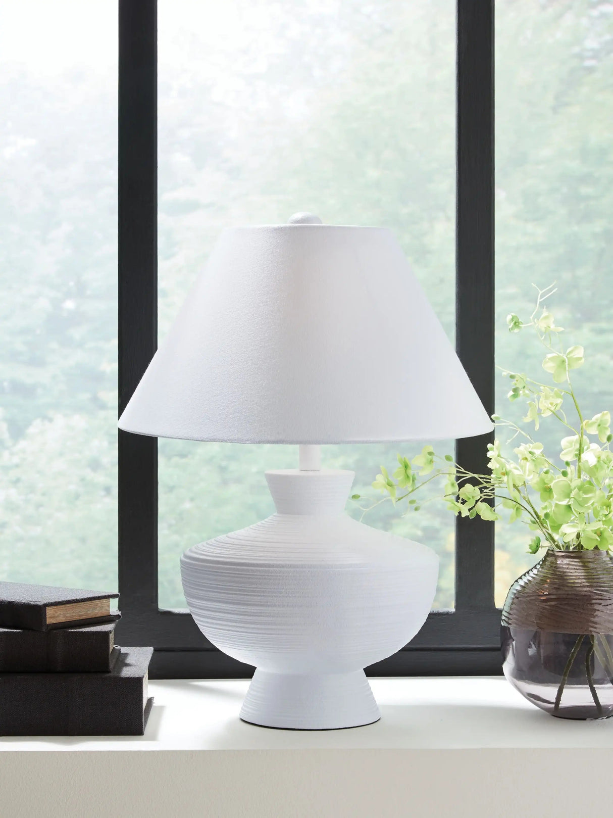 Harelwood - Poly Table Lamp - White - Best Buy Furniture