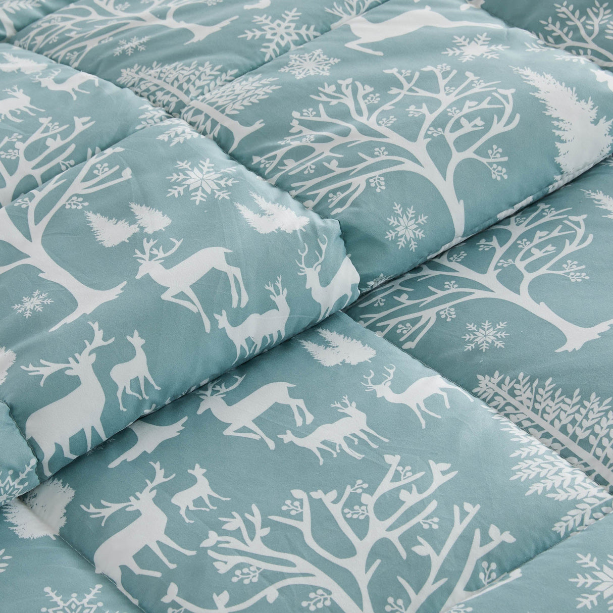 Reversible Christmas Comforter and Sham Set - Holiday Lodge Odette Collection