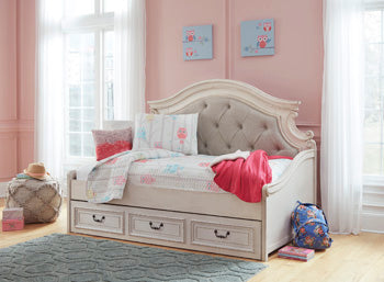 Realyn Day Bed Drawer Storage