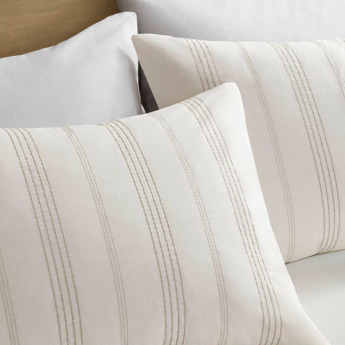 Cal King Cotton Jacquard Oversized Comforter Set with Decorative Pillows - White