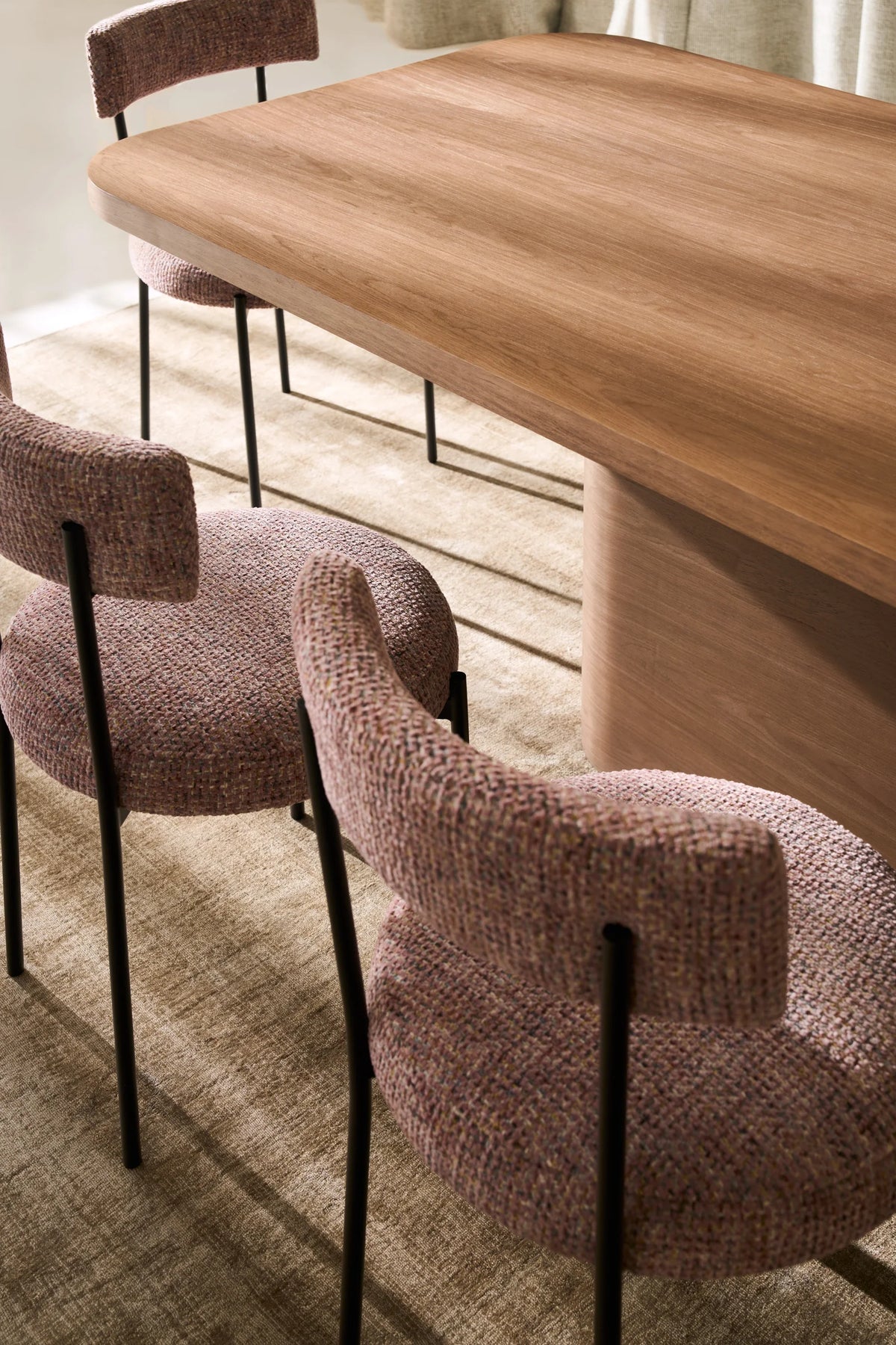 Atom Dining Table