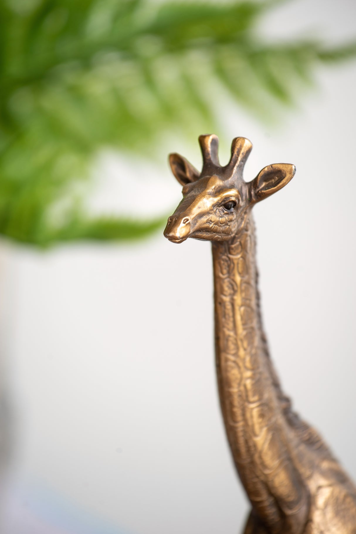 5.9x2.2x11.2" Giraffe Statuette, Animal Statue Décor