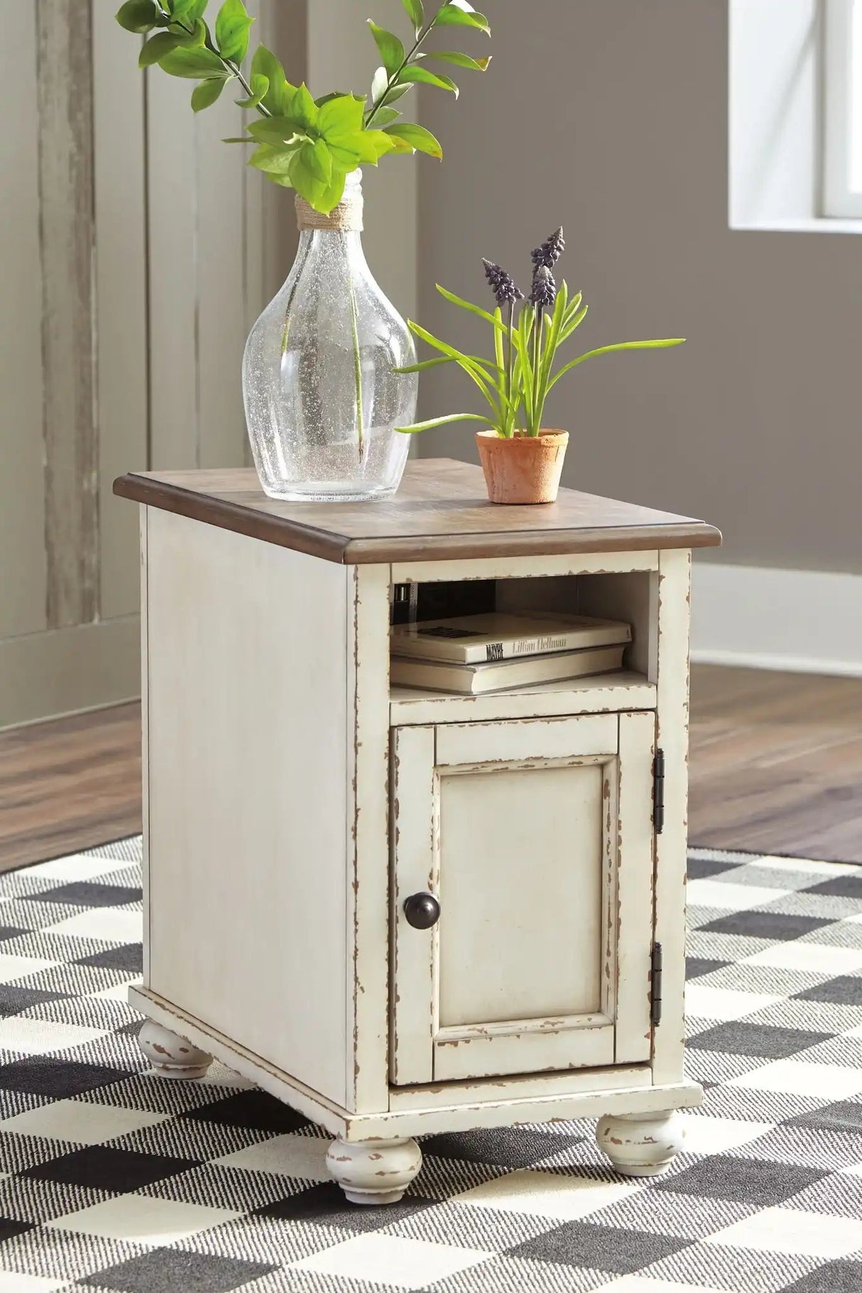 Realyn - Chair Side End Table - AC / USB - White / Brown